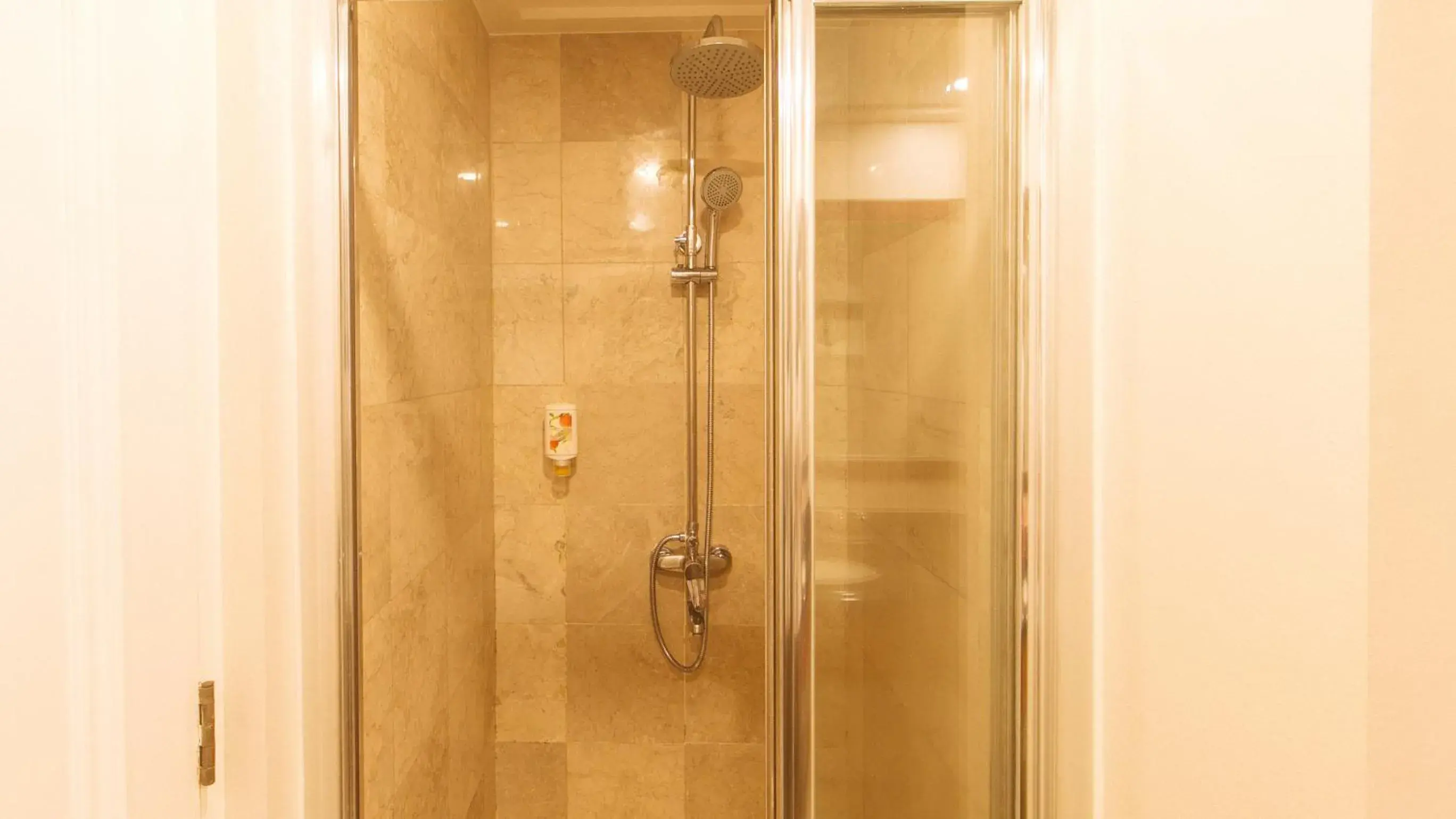 Shower, Bathroom in RedDoorz Premium @ The Residences Olympia Makati