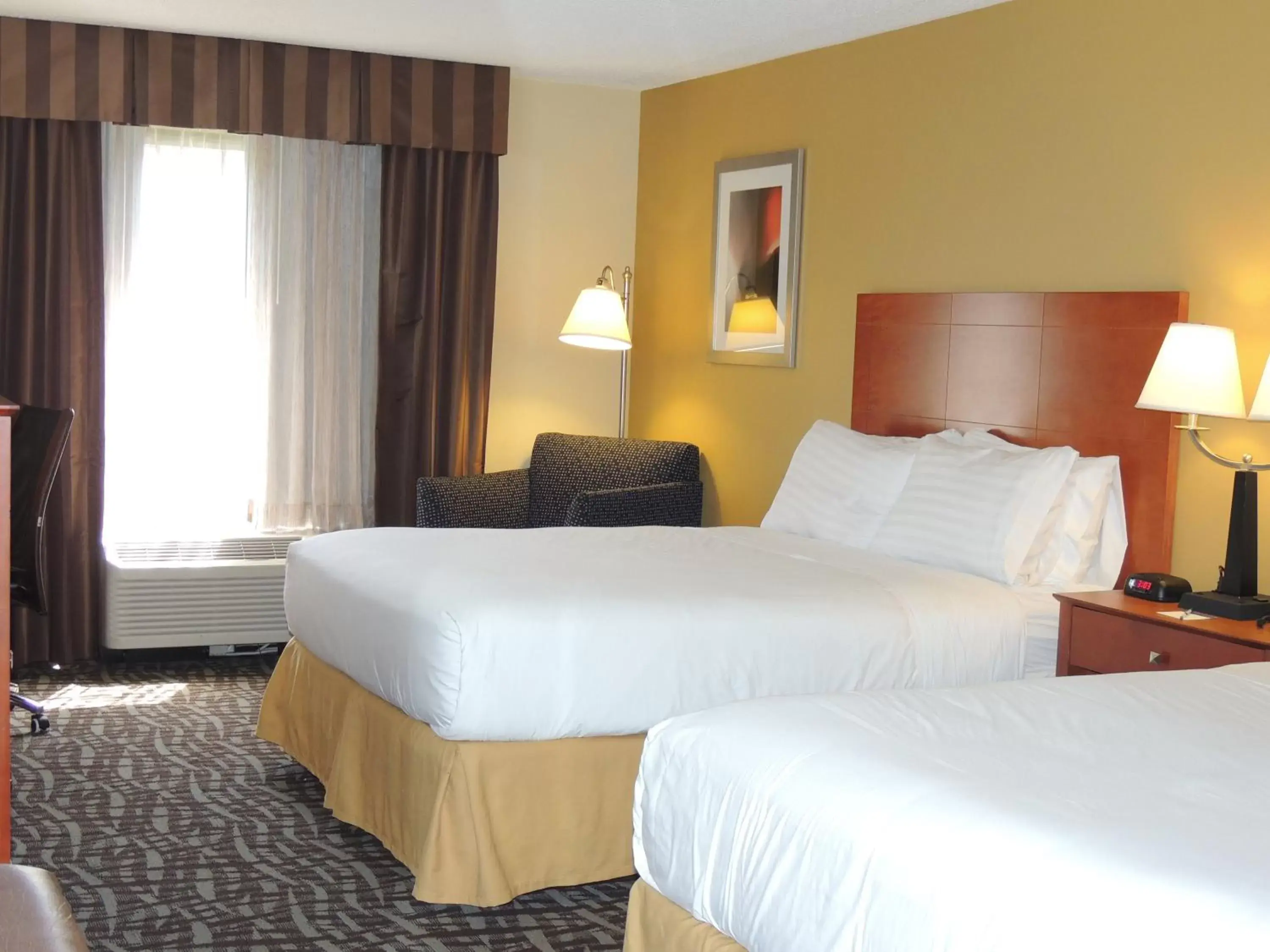 Photo of the whole room, Bed in Holiday Inn Express Trussville, an IHG Hotel