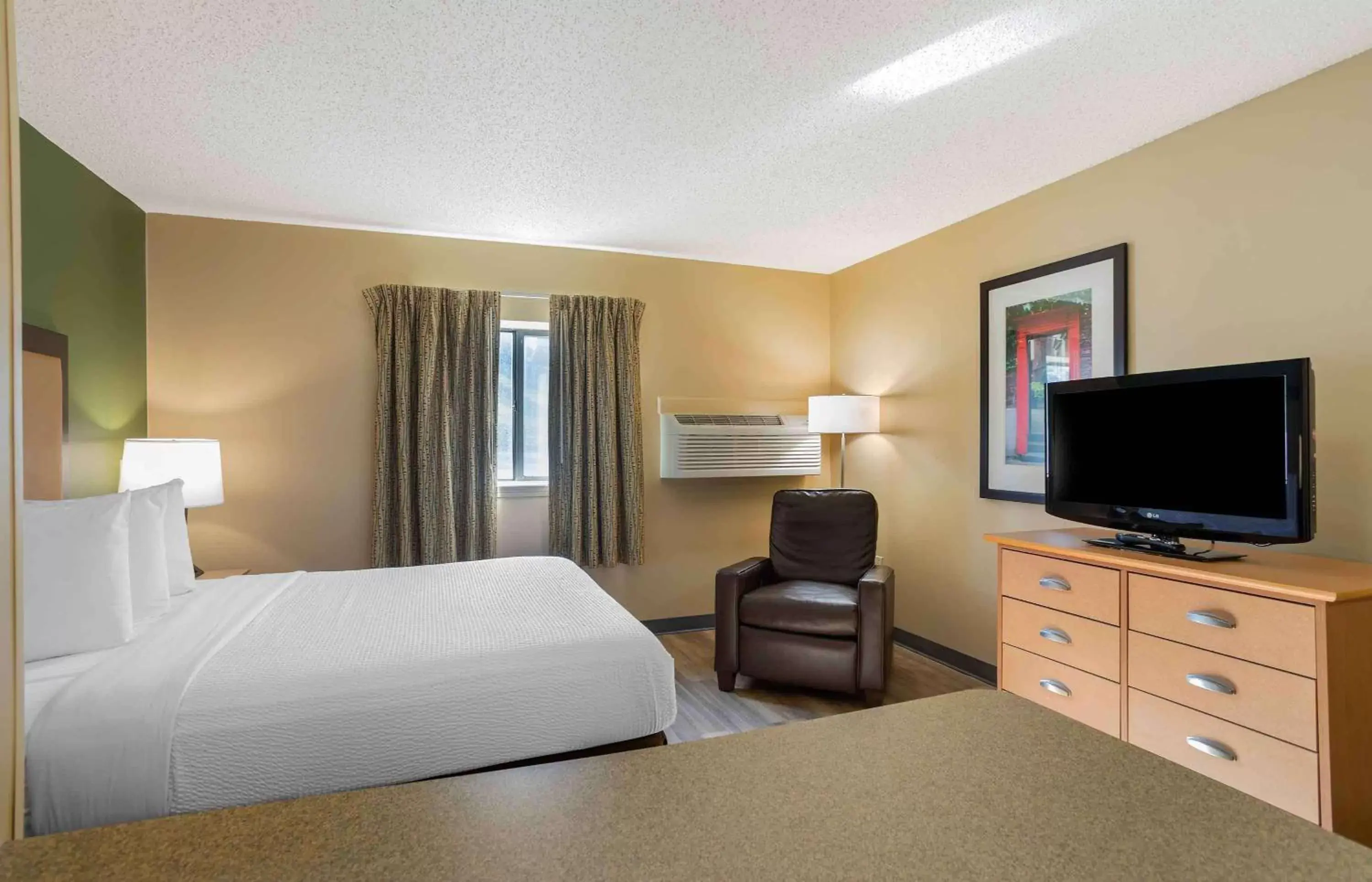 Bedroom, TV/Entertainment Center in Extended Stay America Suites - Nashville - Brentwood