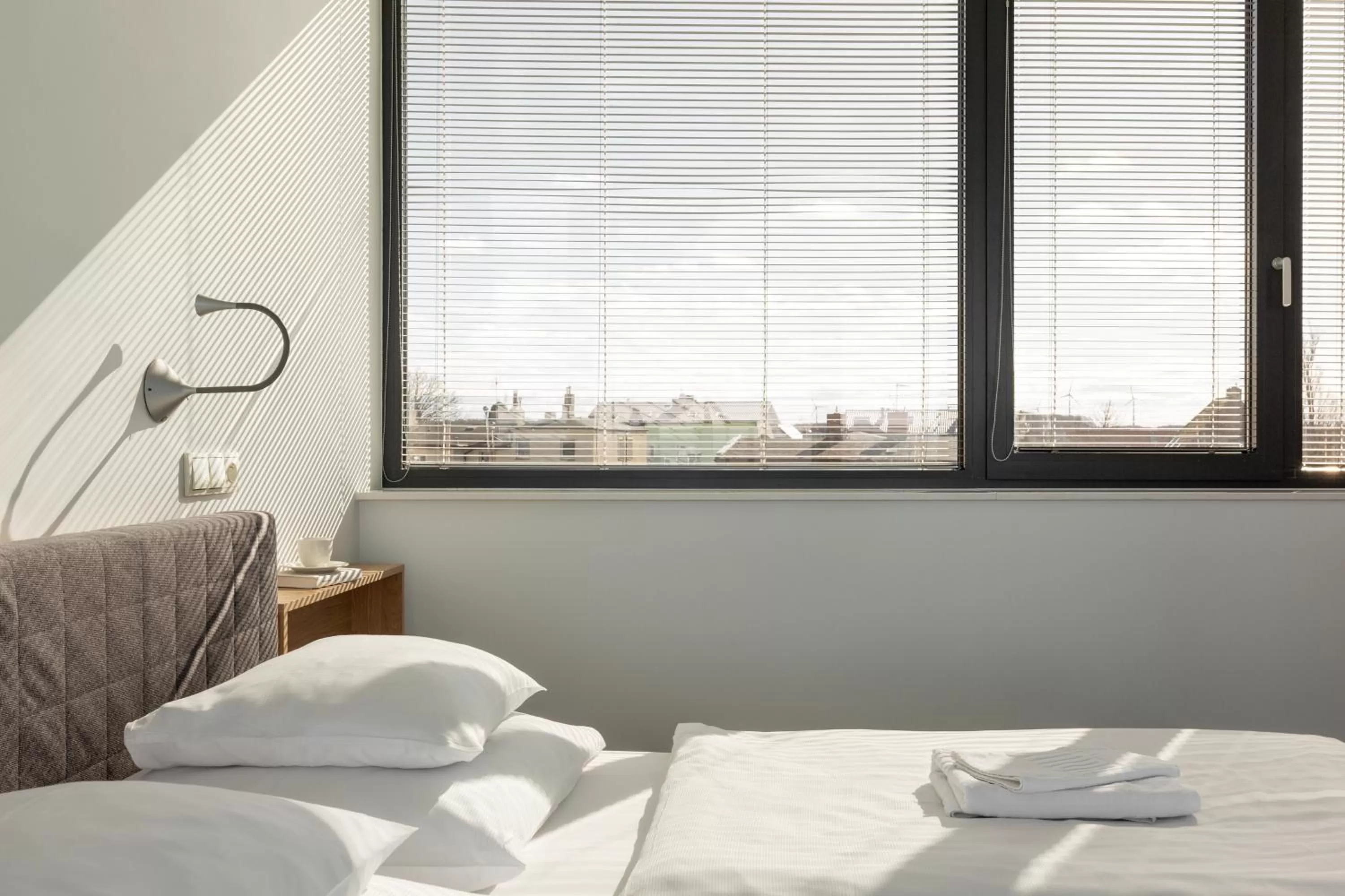 Living room, Bed in Boulevard Ustronie Morskie by Zdrojowa