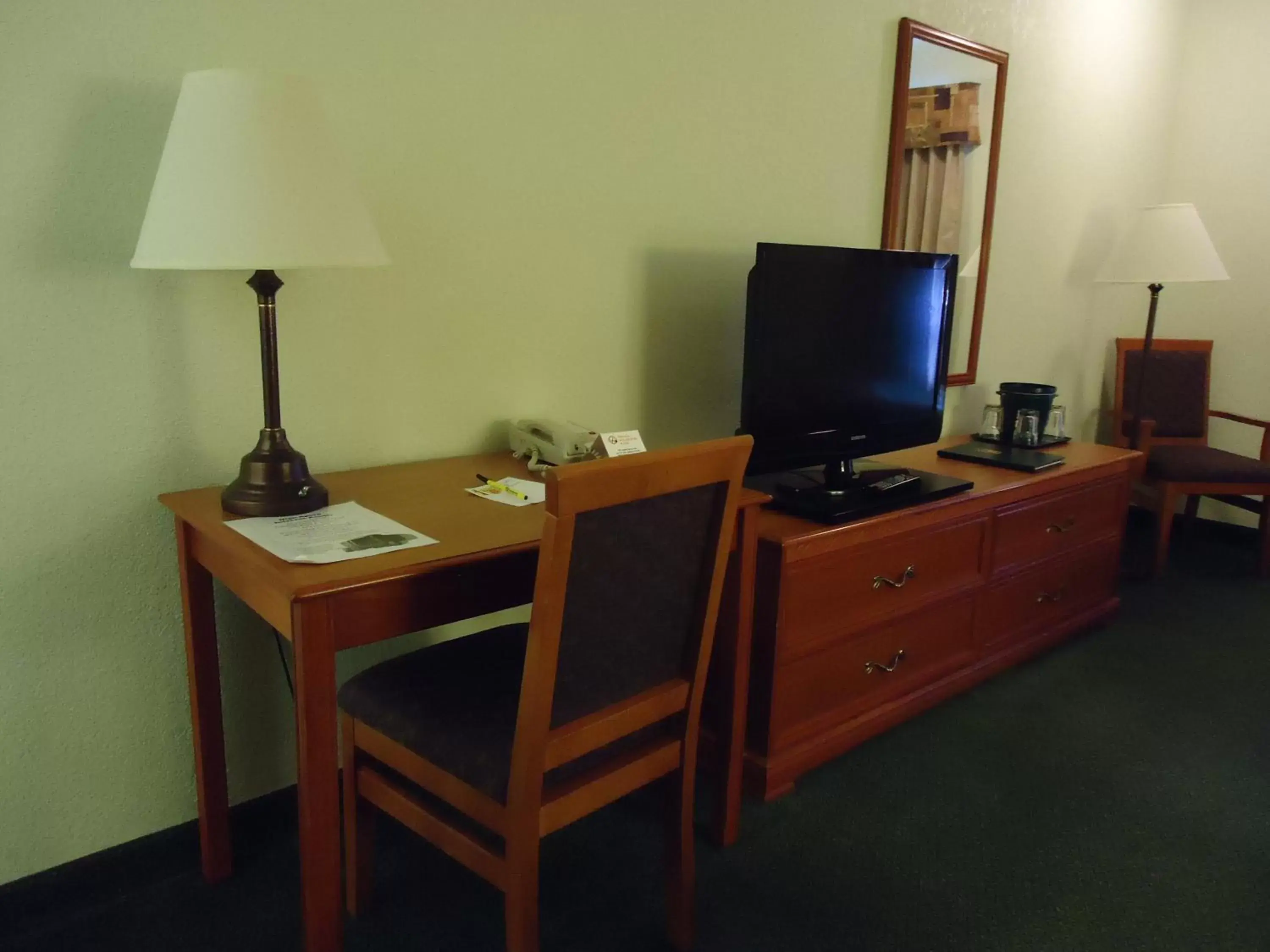 TV/Entertainment Center in Super 8 by Wyndham Swan River MB