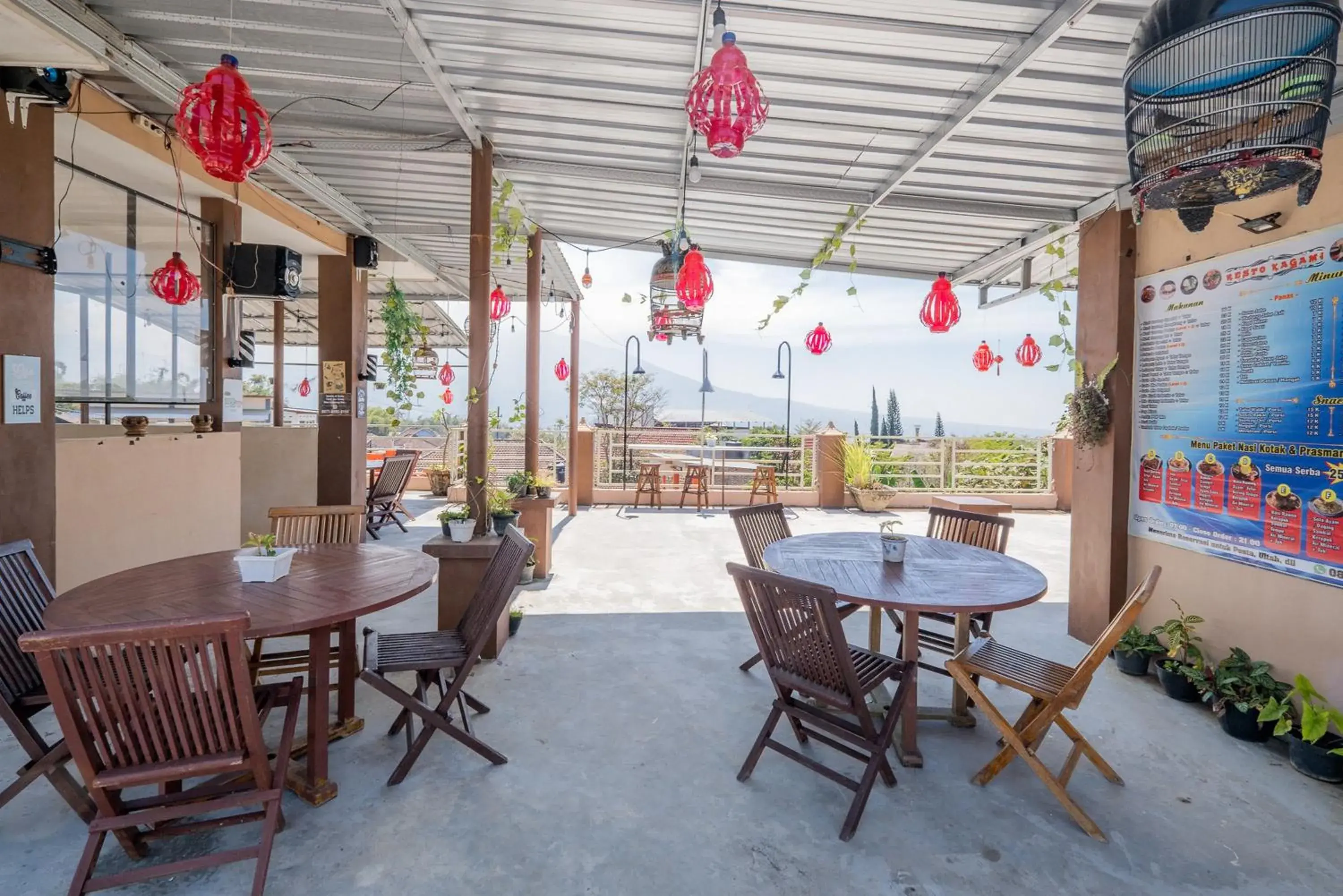 Restaurant/places to eat in RedDoorz Syariah near Batu Night Spectacular Restaurant/places to eat in RedDoorz Syariah near Batu Night Spectacular