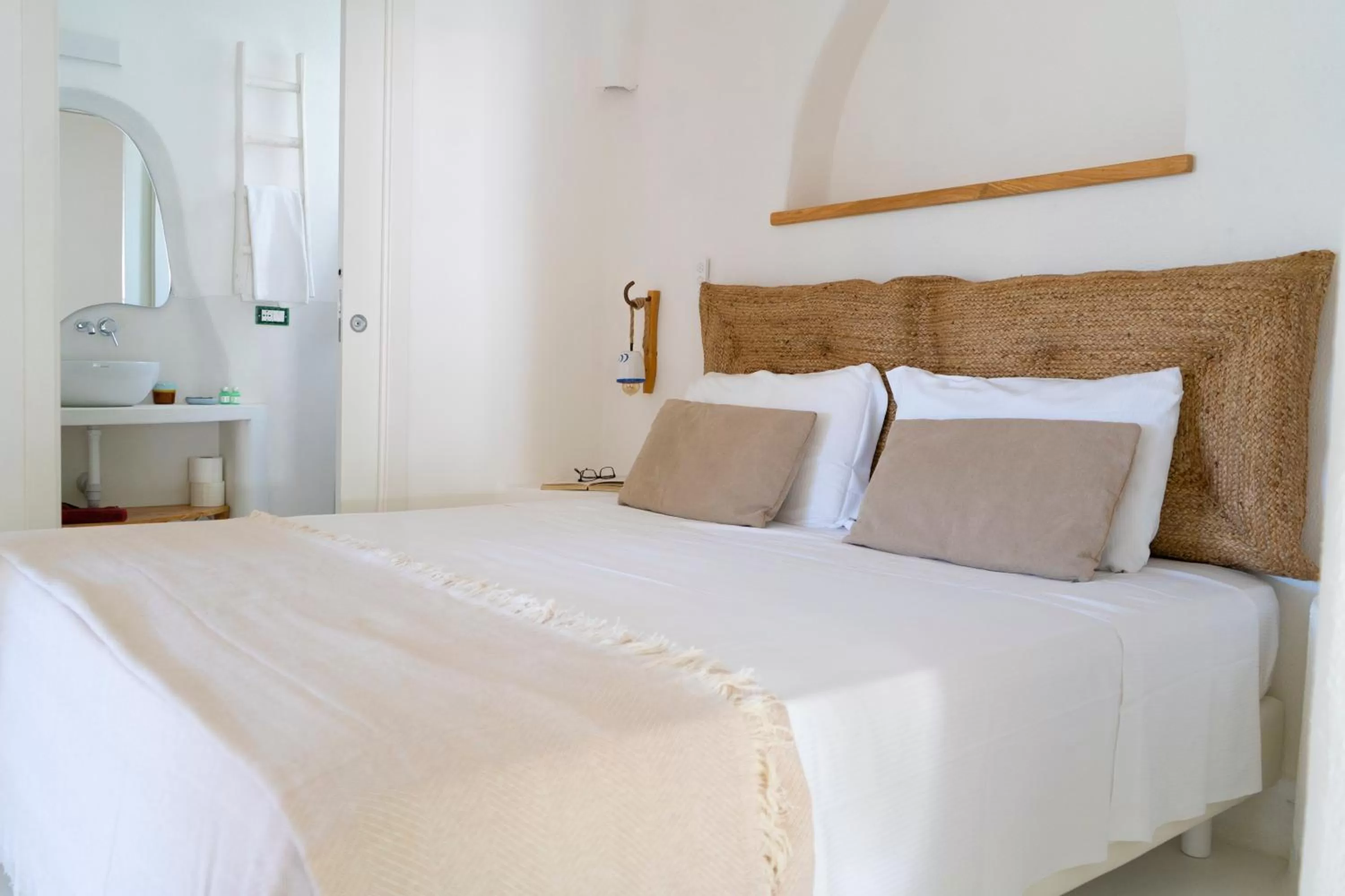 Bathroom, Bed in Villa Ravino Aparthotel