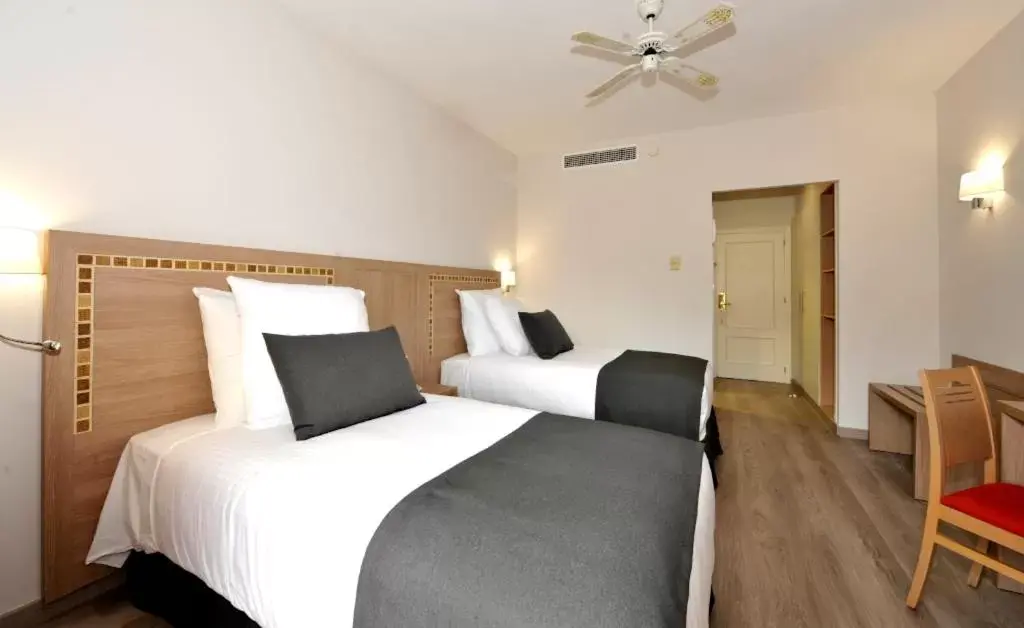 Bedroom, Bed in Hotel Salobreña Suites