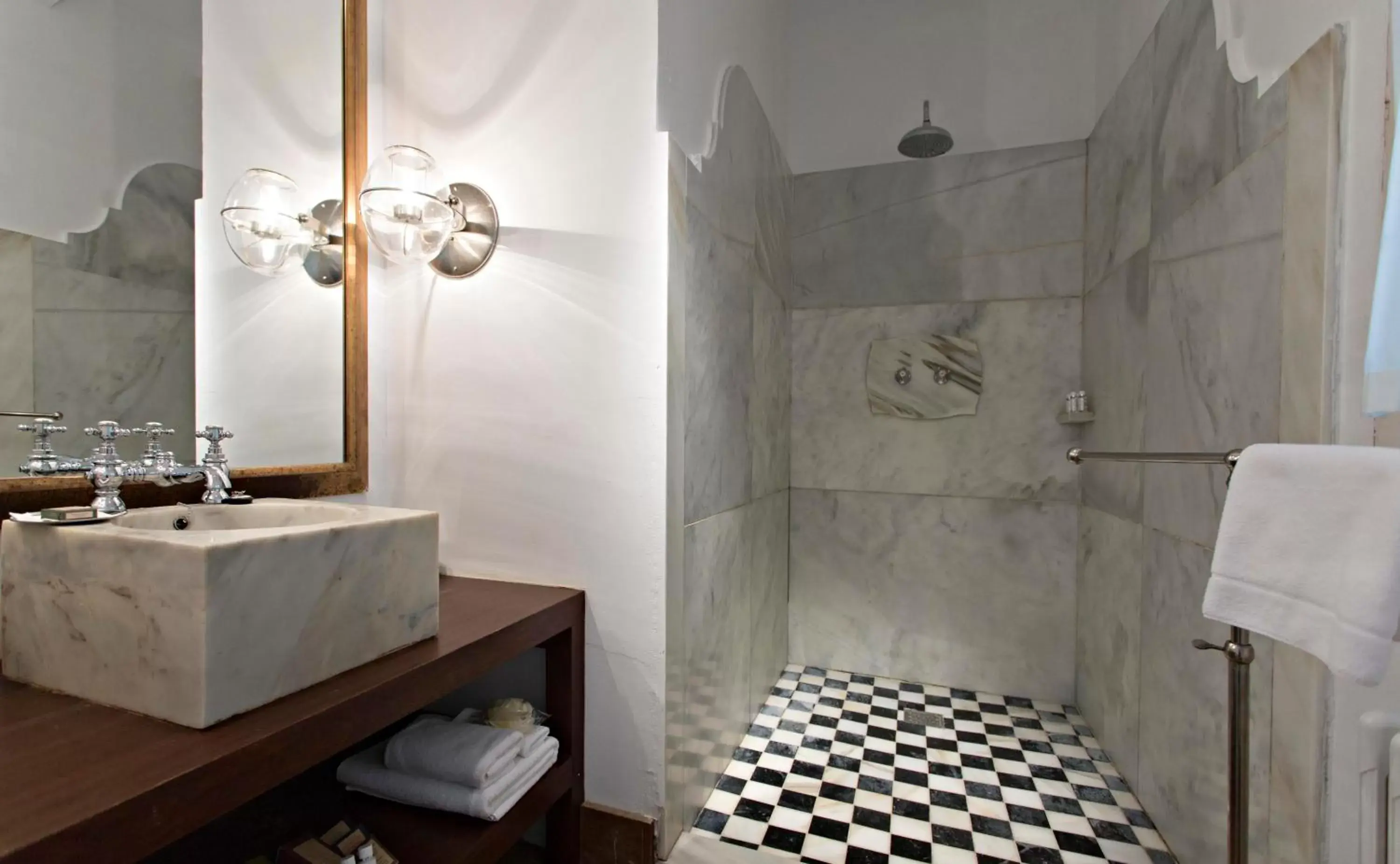 Shower, Bathroom in Hotel La Malcontenta