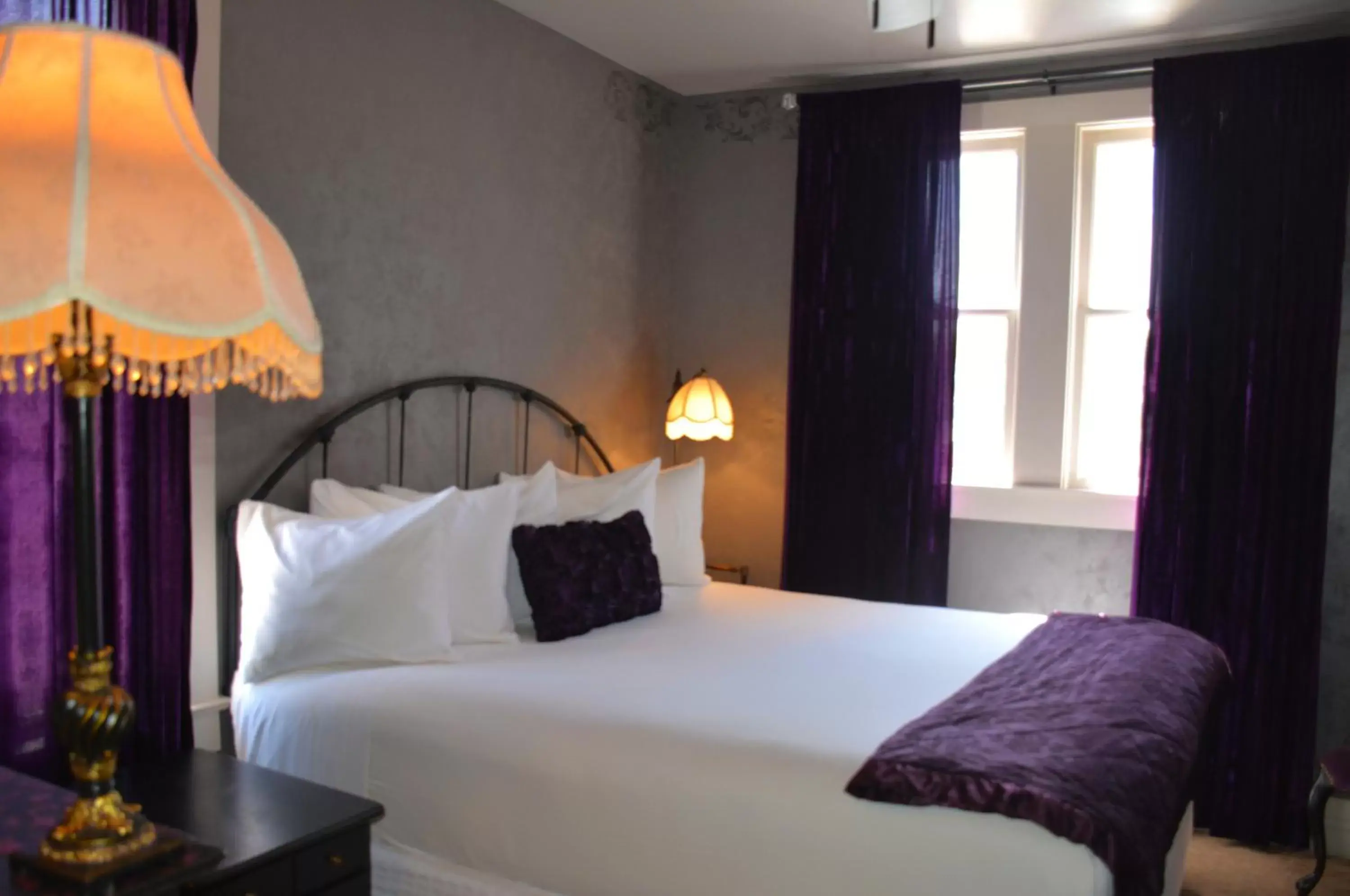 Bedroom, Bed in Grand Highland Hotel