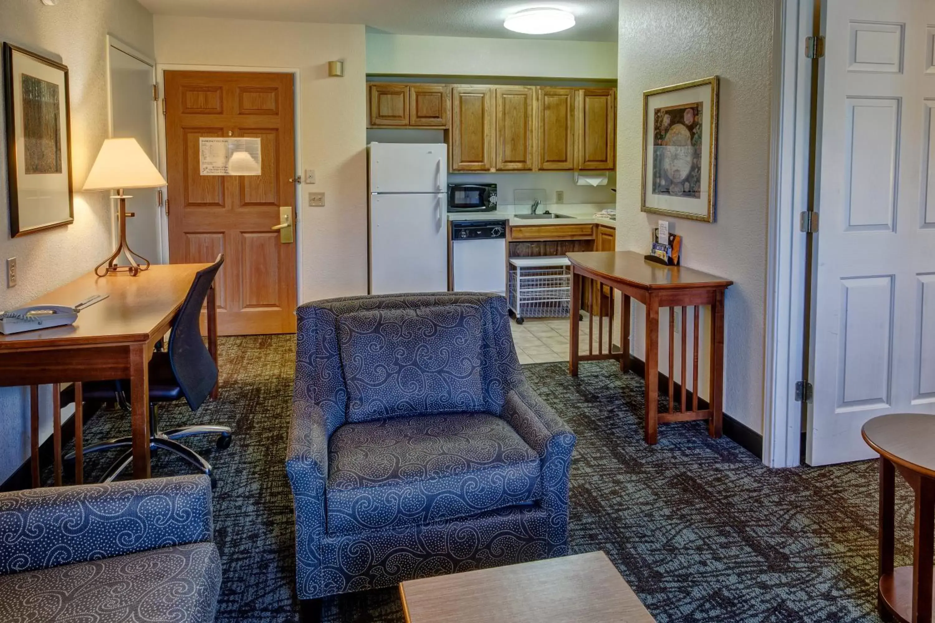 Photo of the whole room, Kitchen/Kitchenette in Staybridge Suites Denver - Cherry Creek, an IHG Hotel