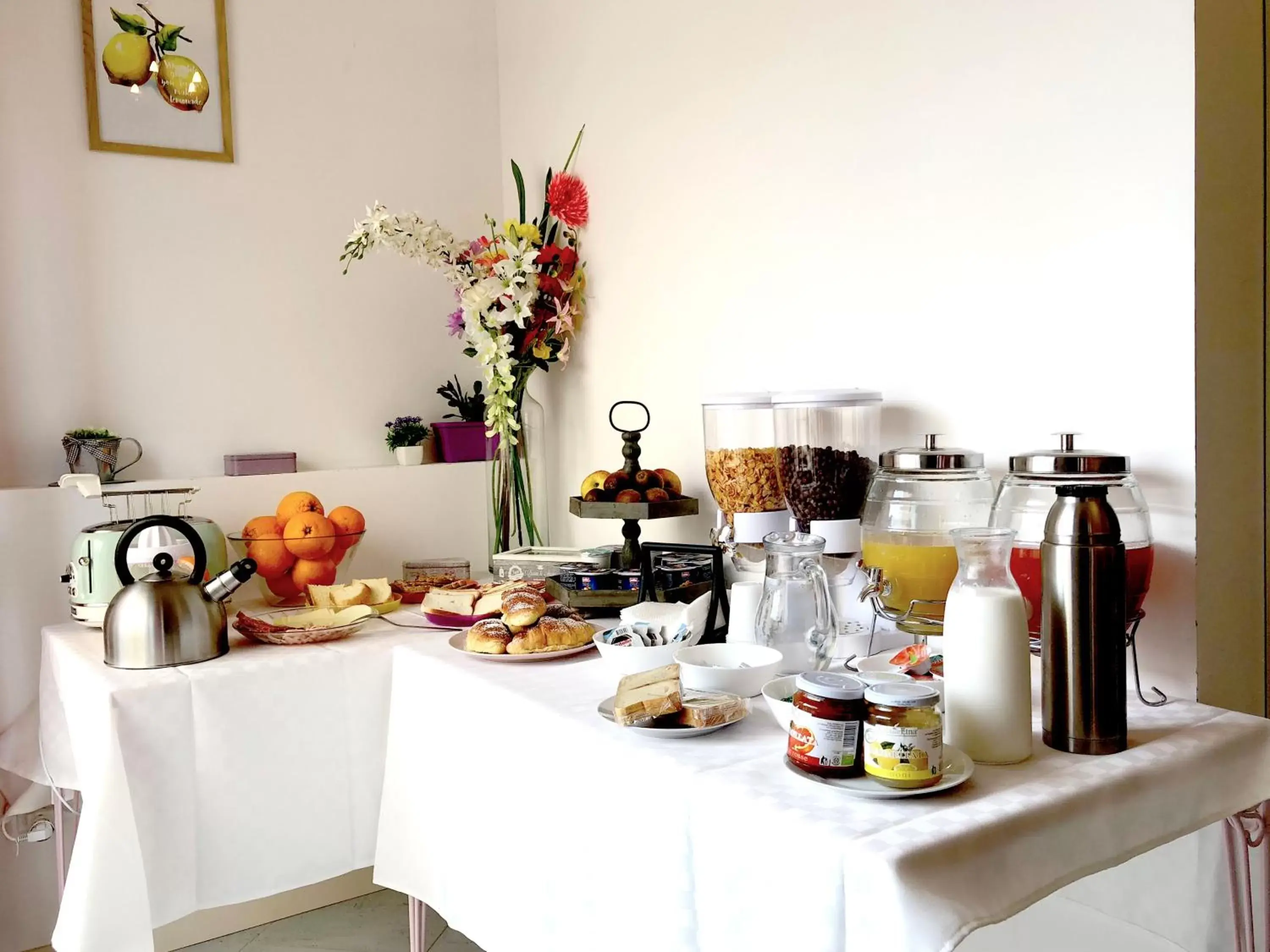 Continental breakfast in Maison Ortigia