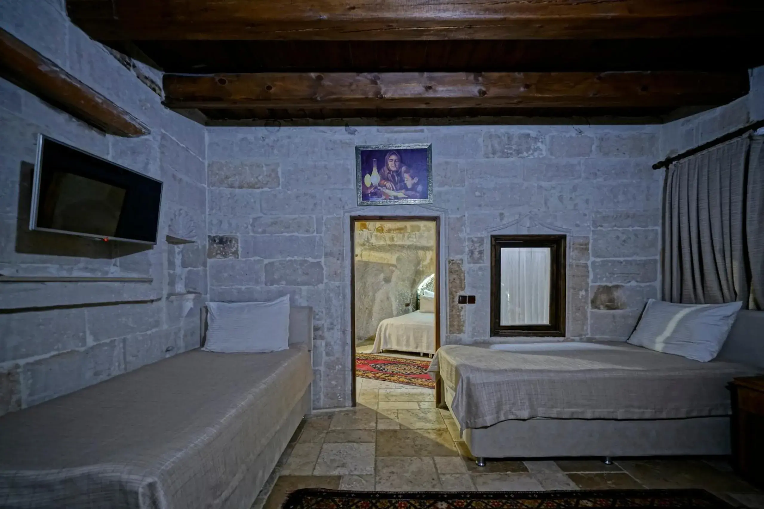 Bedroom, Bed in Holiday Cave Hotel