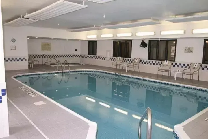 Swimming Pool in Baymont by Wyndham Oklahoma City/Quail Springs