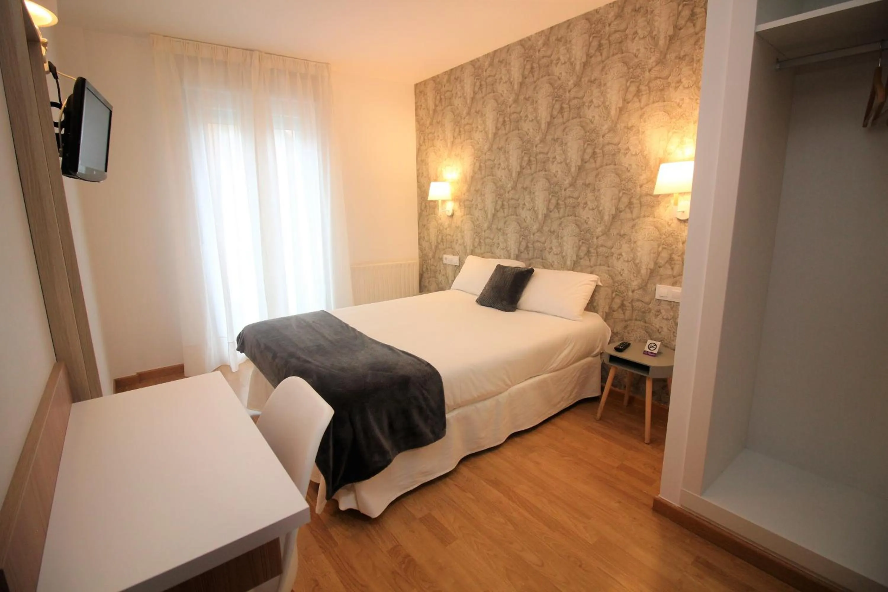 Photo of the whole room, Bed in Hotel Vilagarcia