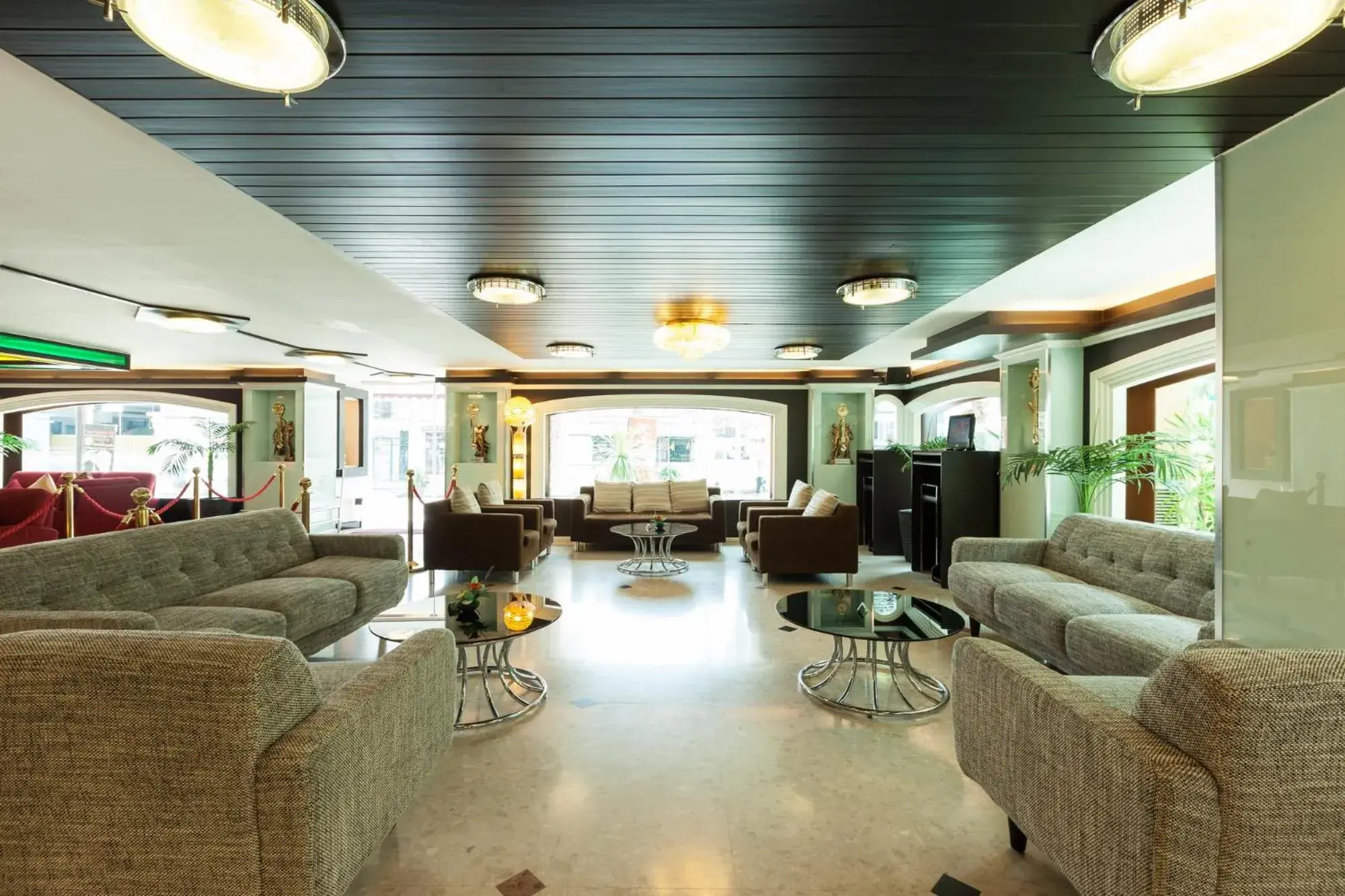 Lobby or reception, Lounge/Bar in Vabua Asotel Bangkok