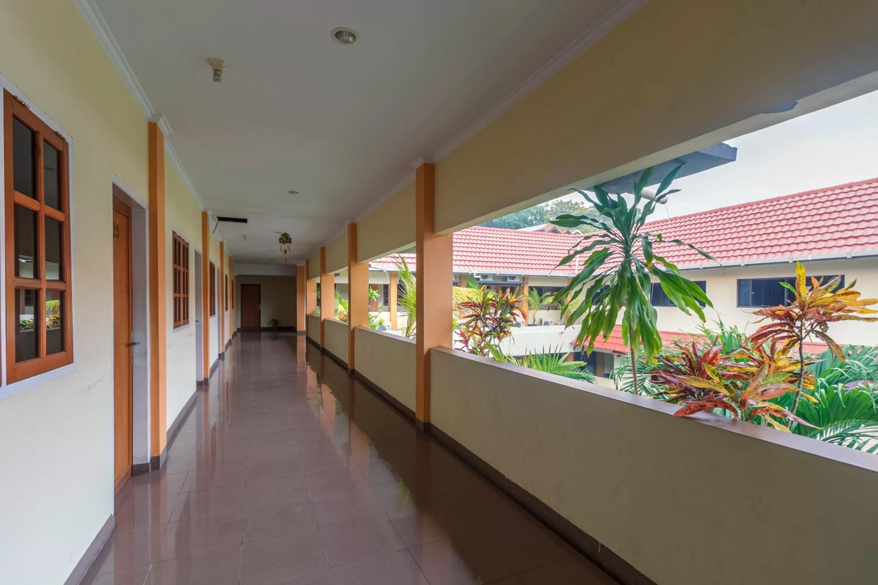 Area and facilities in RedDoorz at Jalan Babepalar Rike Manado