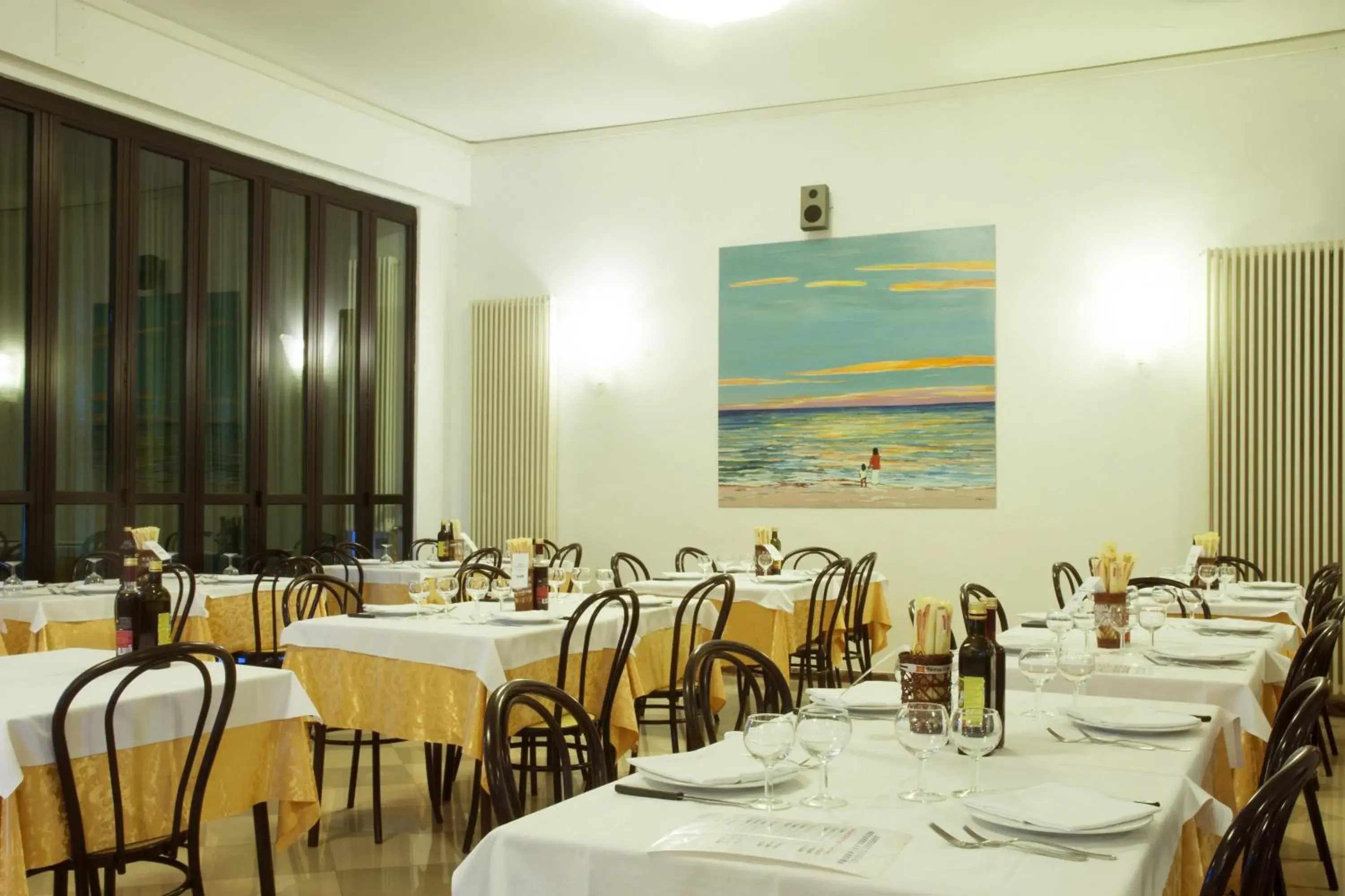 Restaurant/Places to Eat in Hotel Lungomare