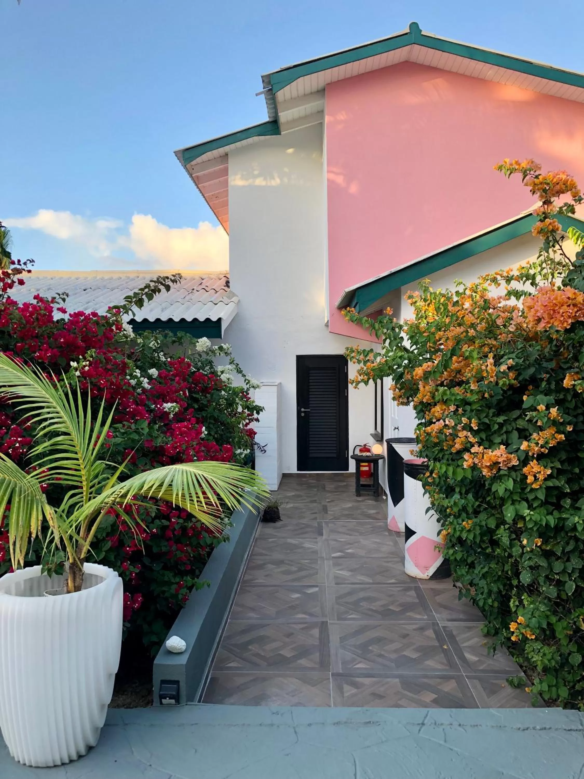 Garden, Property Building in THUISHAVEN boutique mini-resort - fantastic garden and large pool - adults only