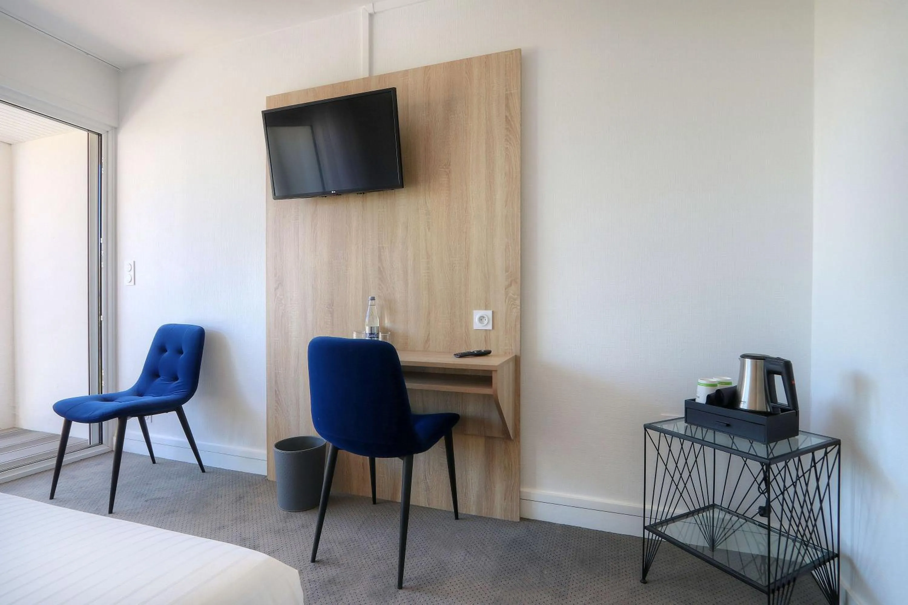 Bedroom, Bed in Best Western Hôtel Le Bellevue Quiberon