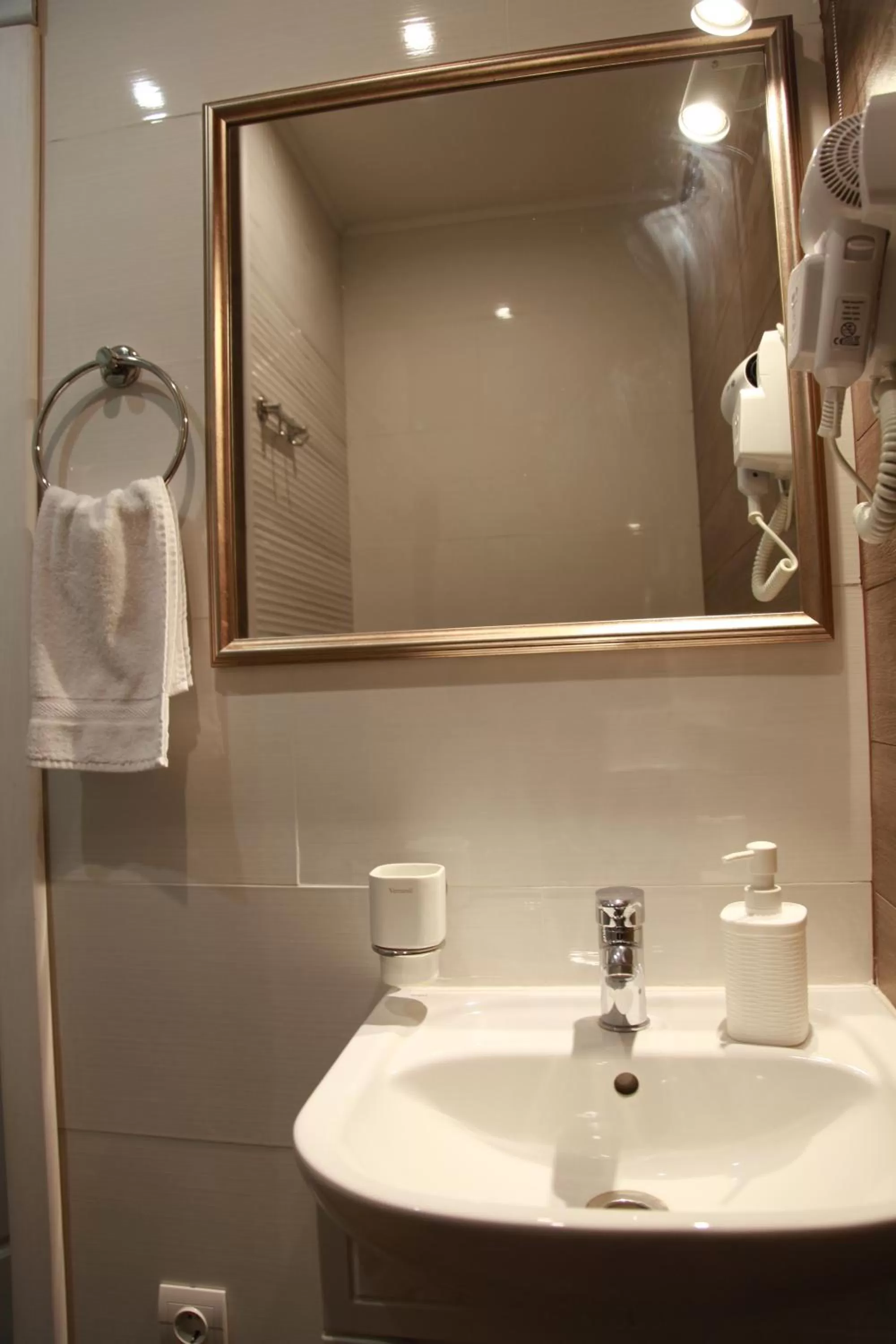 WINE & ROSE BOUTIQUE HOTEL