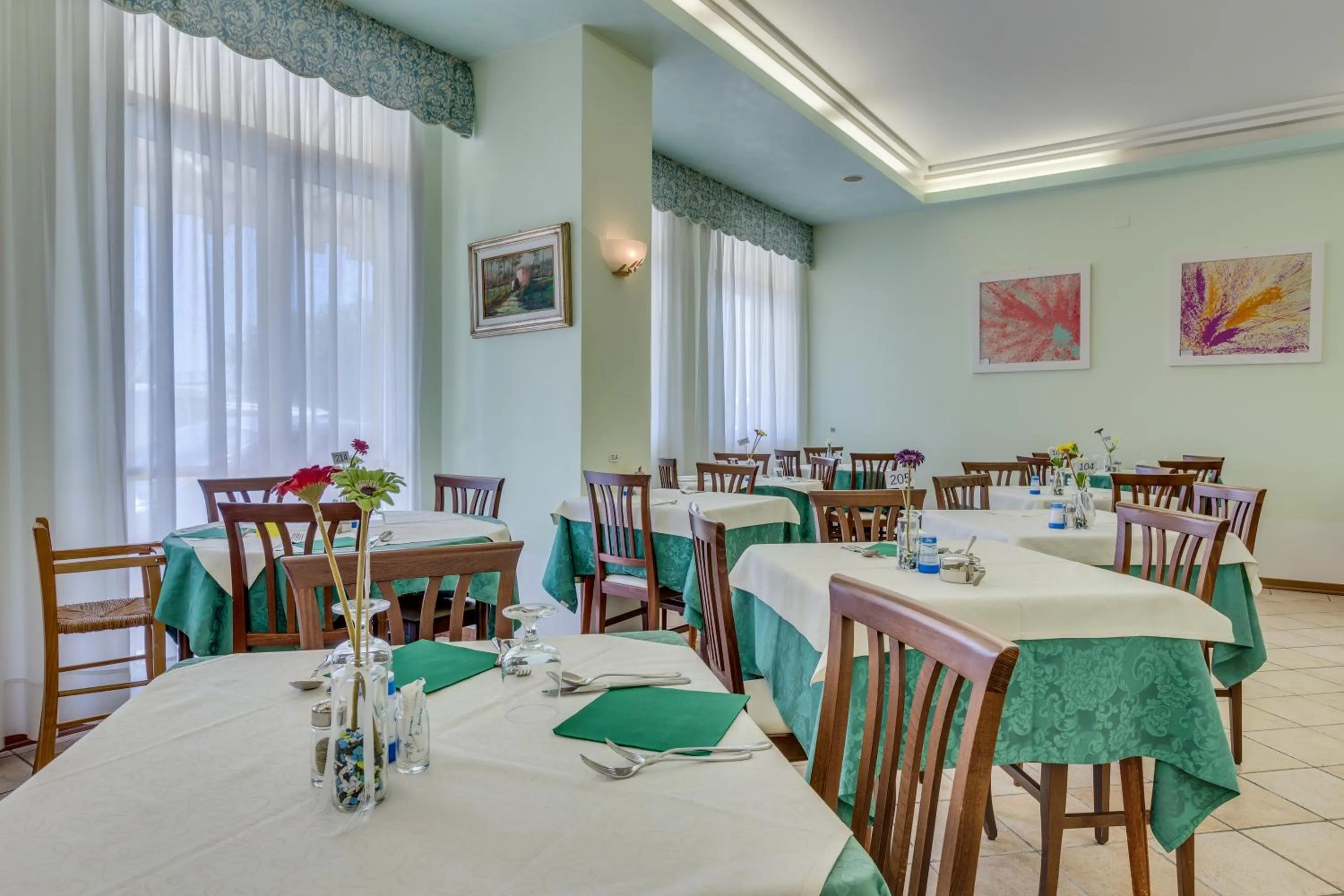 Restaurant/places to eat in Hotel Austria