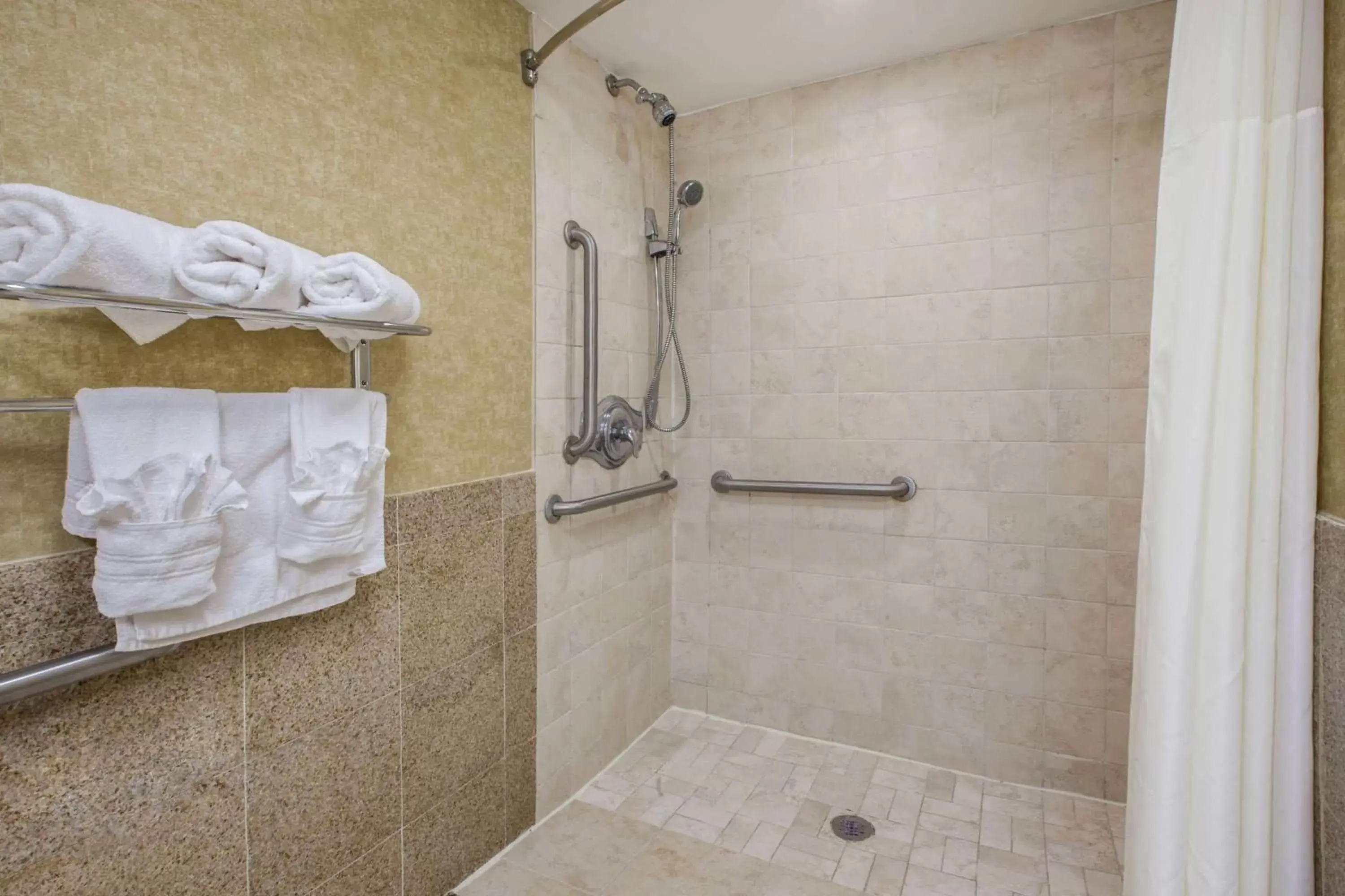 Shower, Bathroom in Baymont by Wyndham Pompton Plains/Wayne