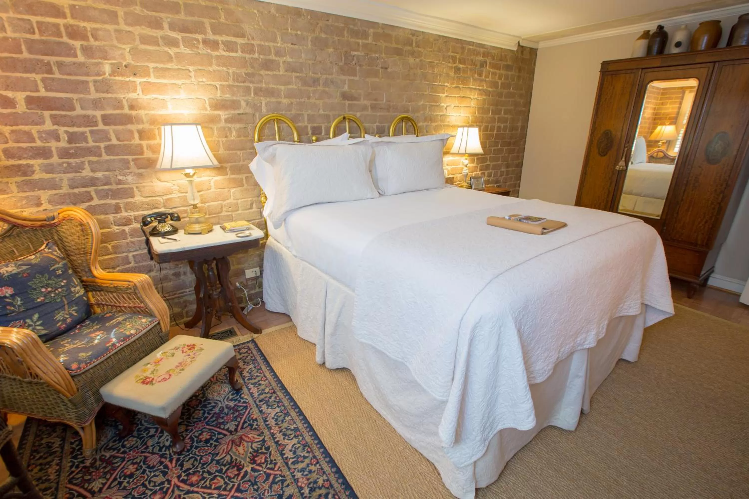 Bed in Ballastone Inn