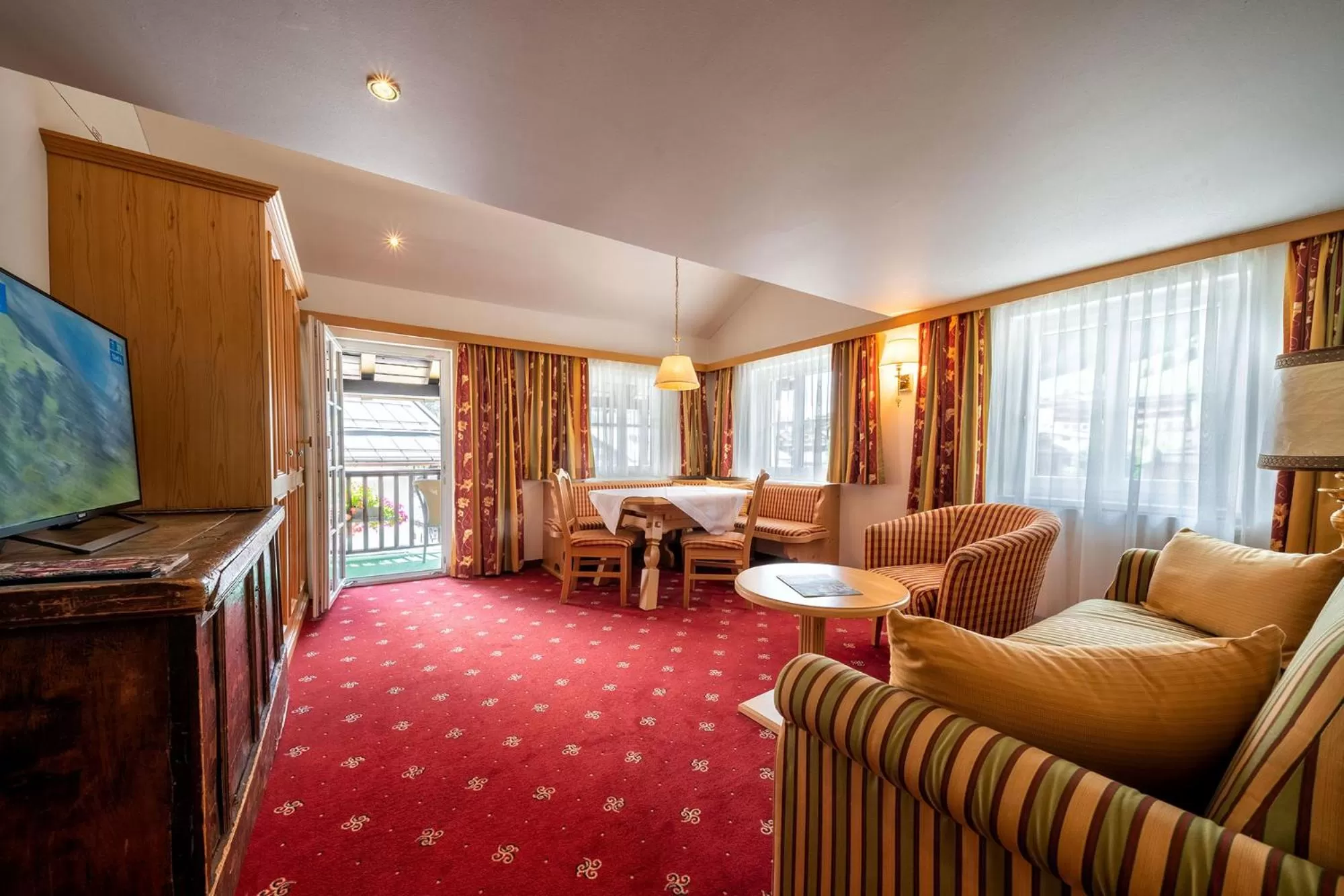 Living room in Hotel Tannbergerhof im Zentrum von Lech