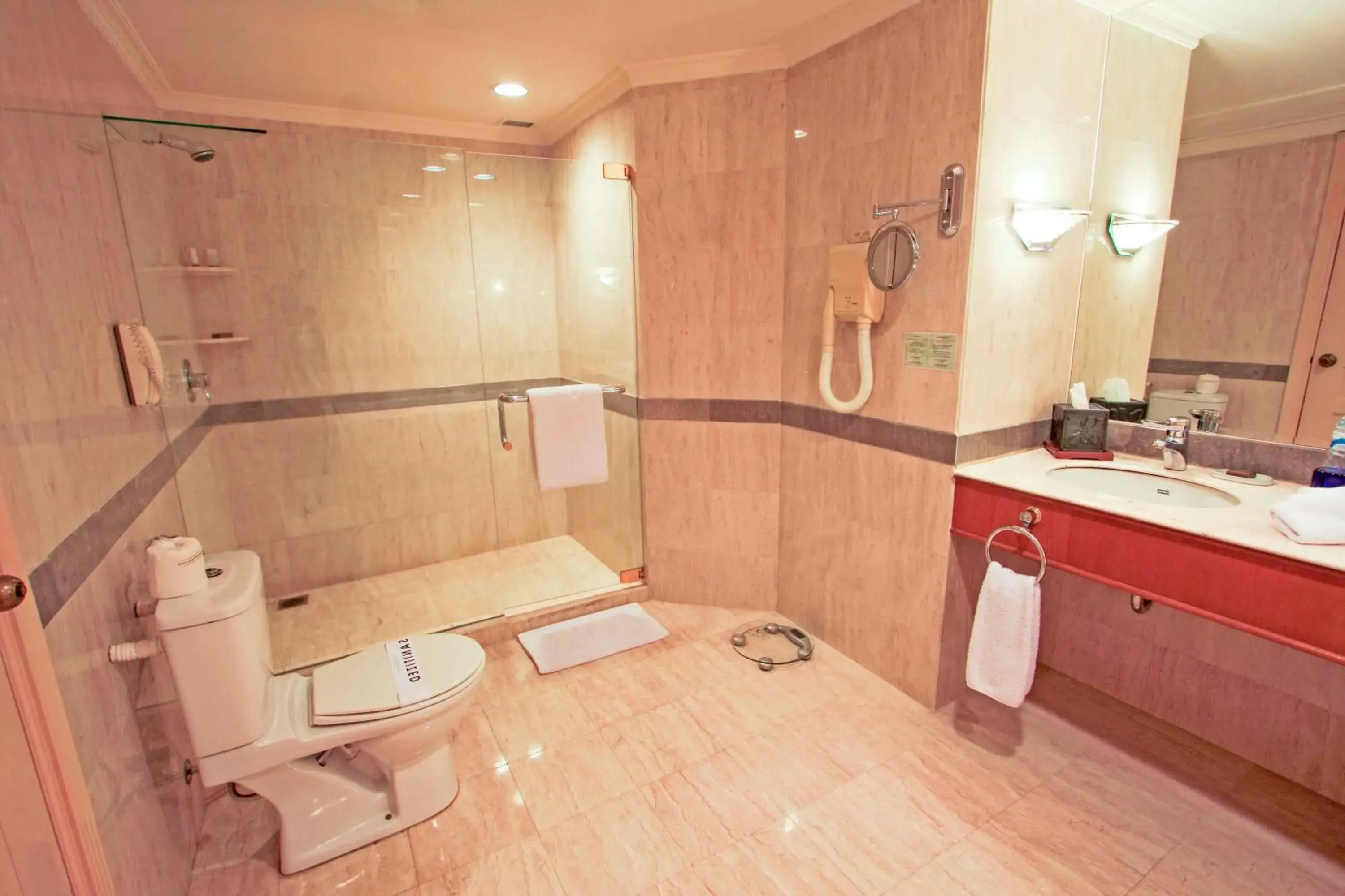 Bathroom in Aryaduta Makassar