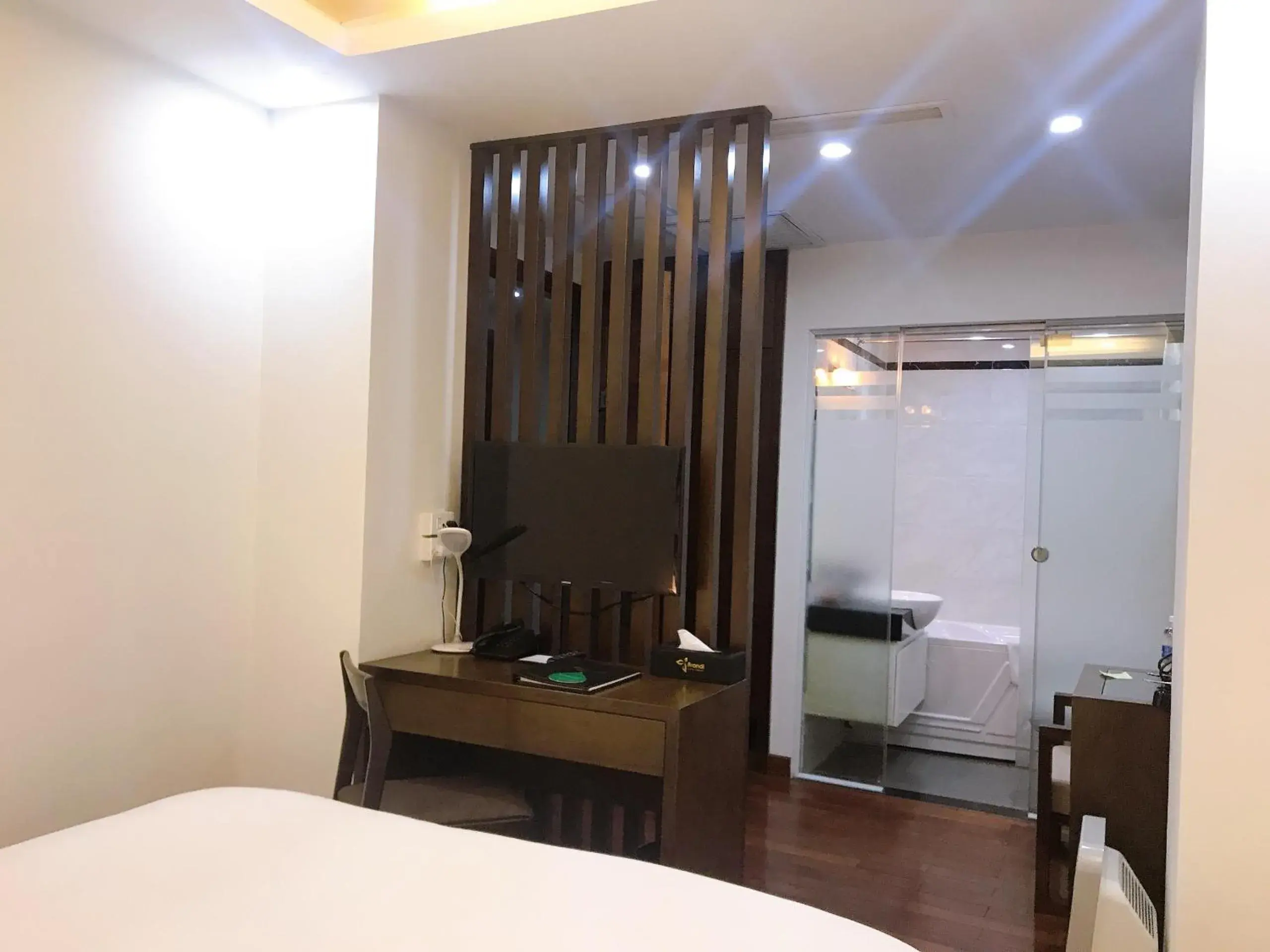 Bathroom, TV/Entertainment Center in Brandi Fuji Hotel