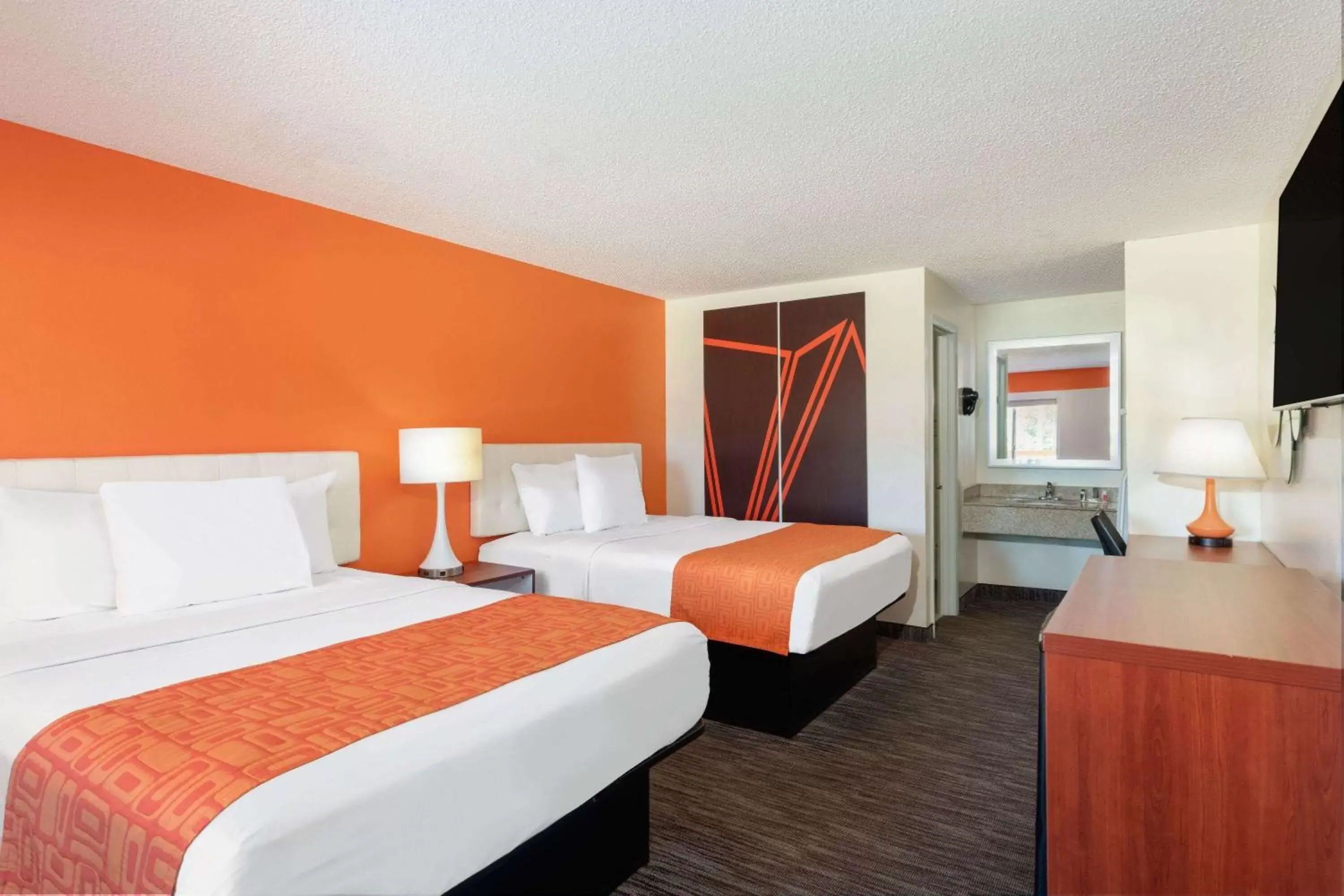 Photo of the whole room, Bed in Howard Johnson by Wyndham Vero Beach/I-95