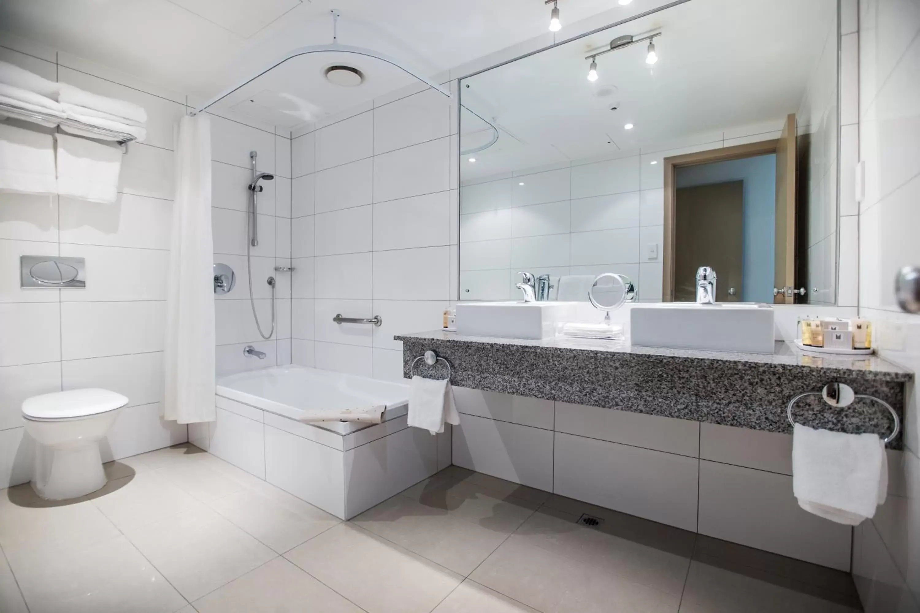 Shower, Bathroom in Copthorne Hotel Wellington, Oriental Bay
