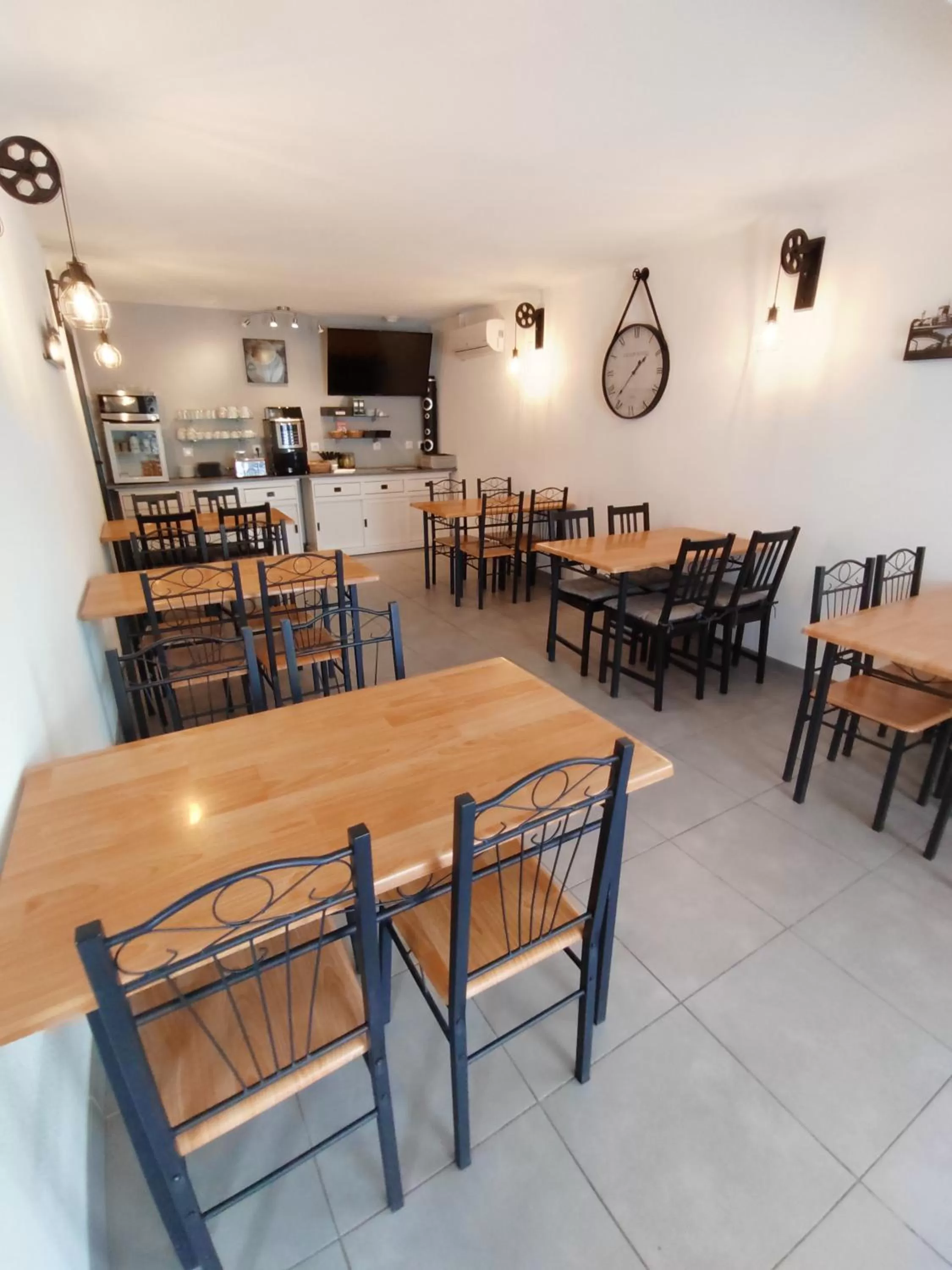 Breakfast in Hôtel Le 15 Périgueux