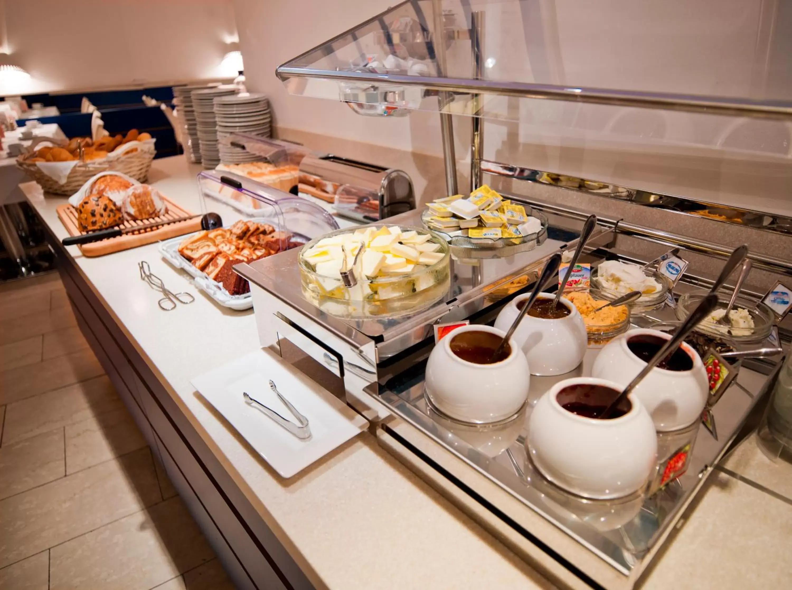 Buffet breakfast in Hotel Zipser