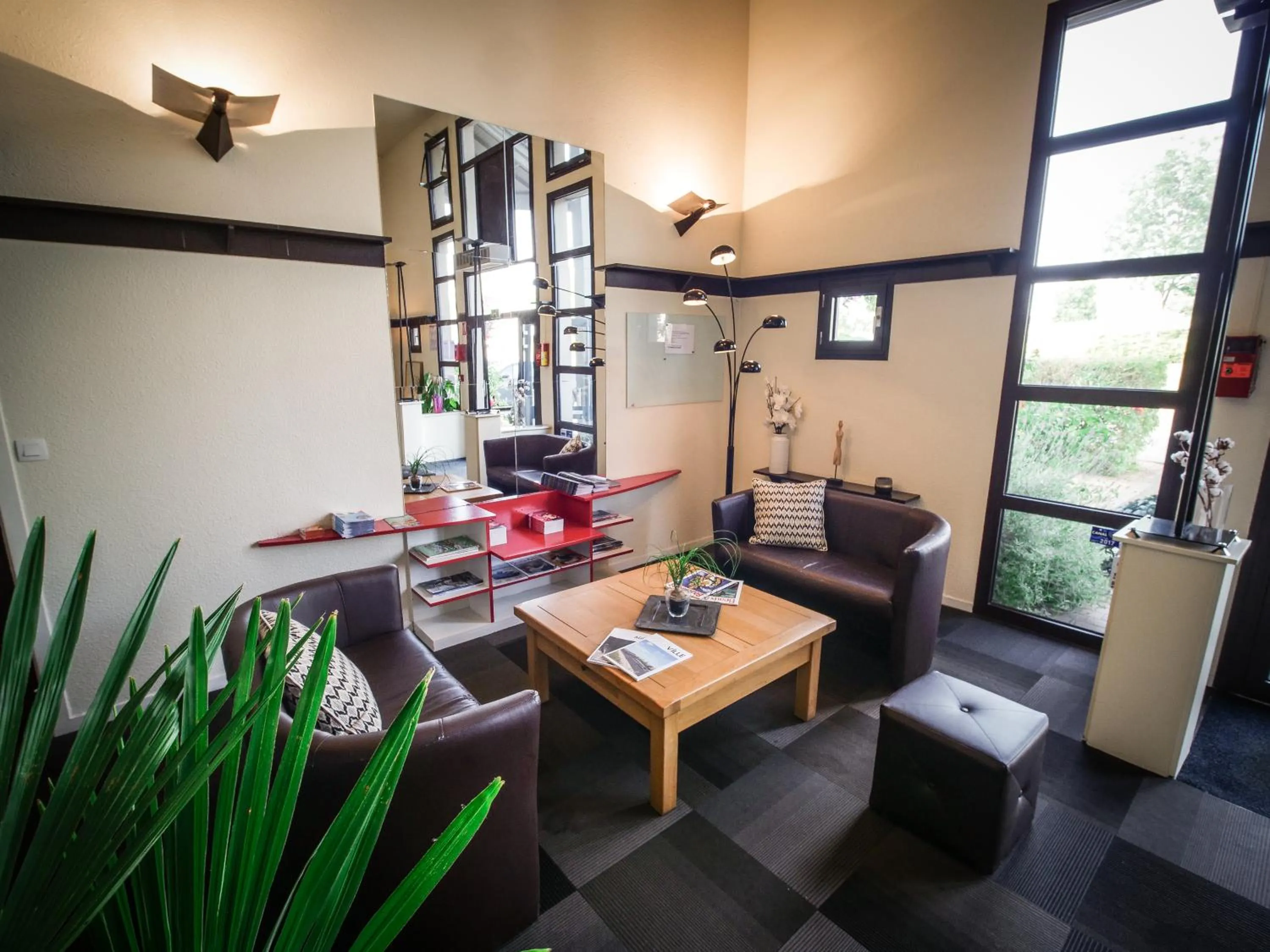 Lobby or reception in Hôtel Inn Design Resto Novo Chartres