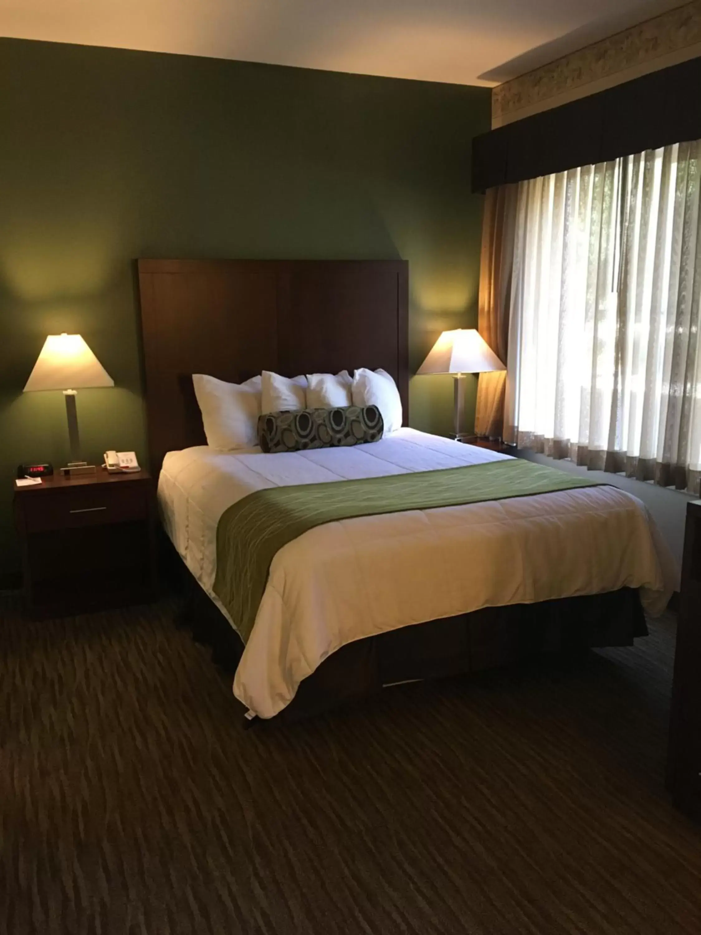 Bed in Hawthorn Suites by Wyndham Rancho Cordova/Folsom