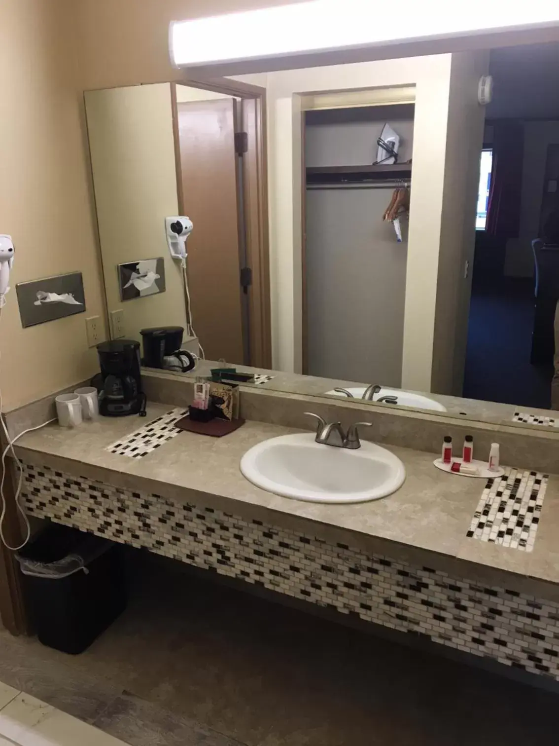 Deluxe King Room - Non-Smoking in Days Inn by Wyndham Bend