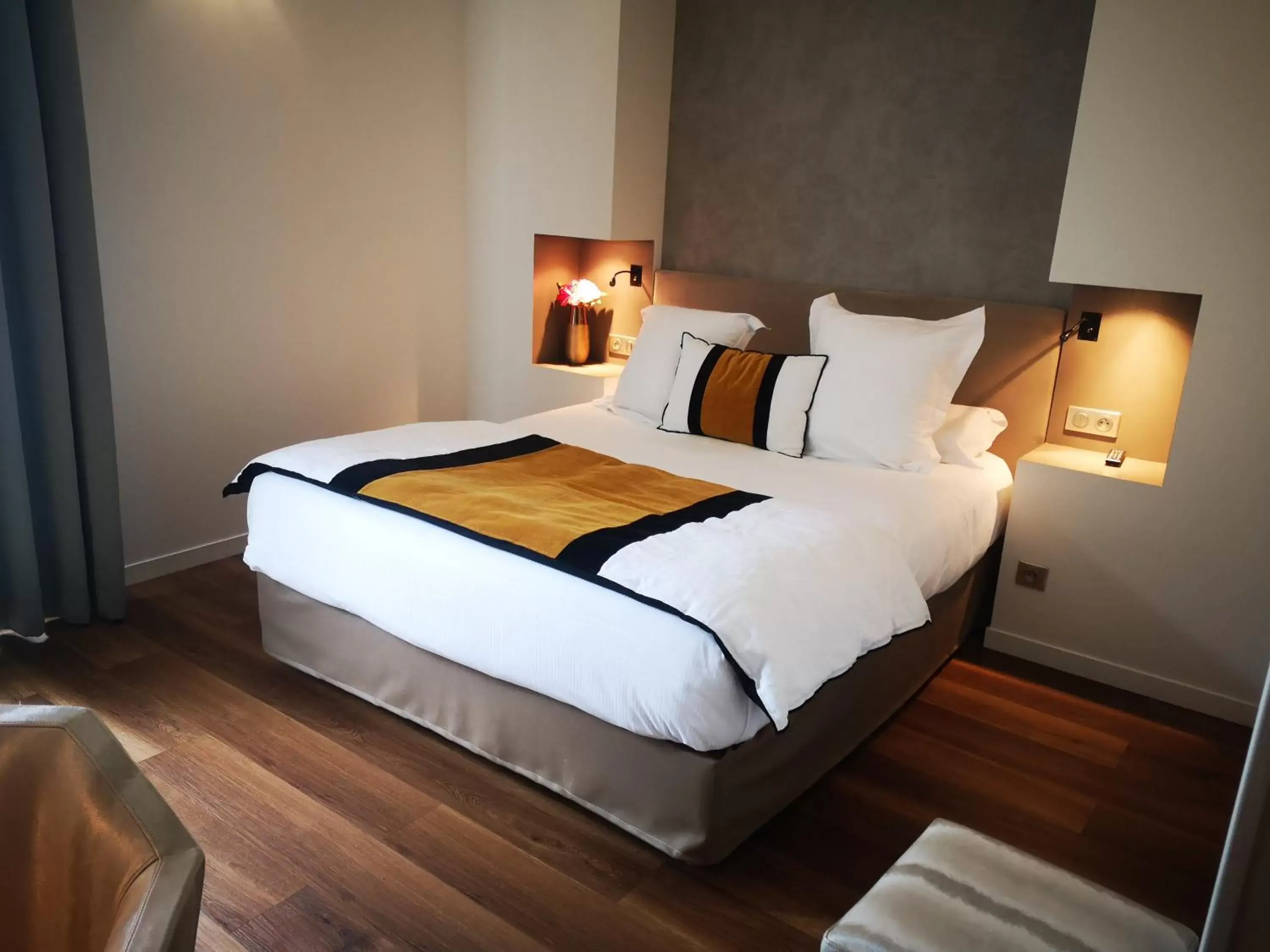 Bedroom, Bed in Les Suites - Konine 4 - Hotel & Bar & Restaurant