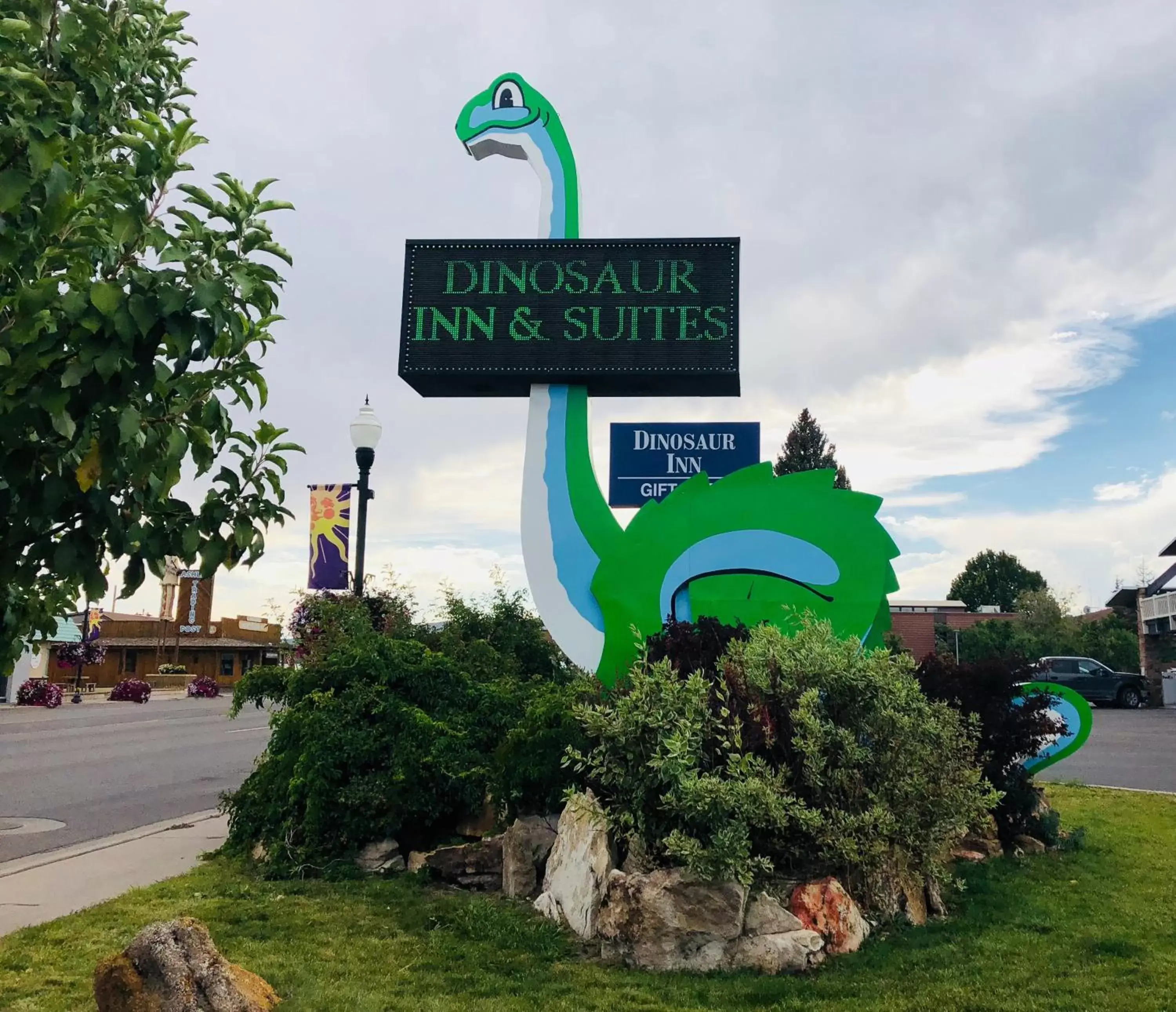 Property logo or sign in Dinosaur Inn & Suites