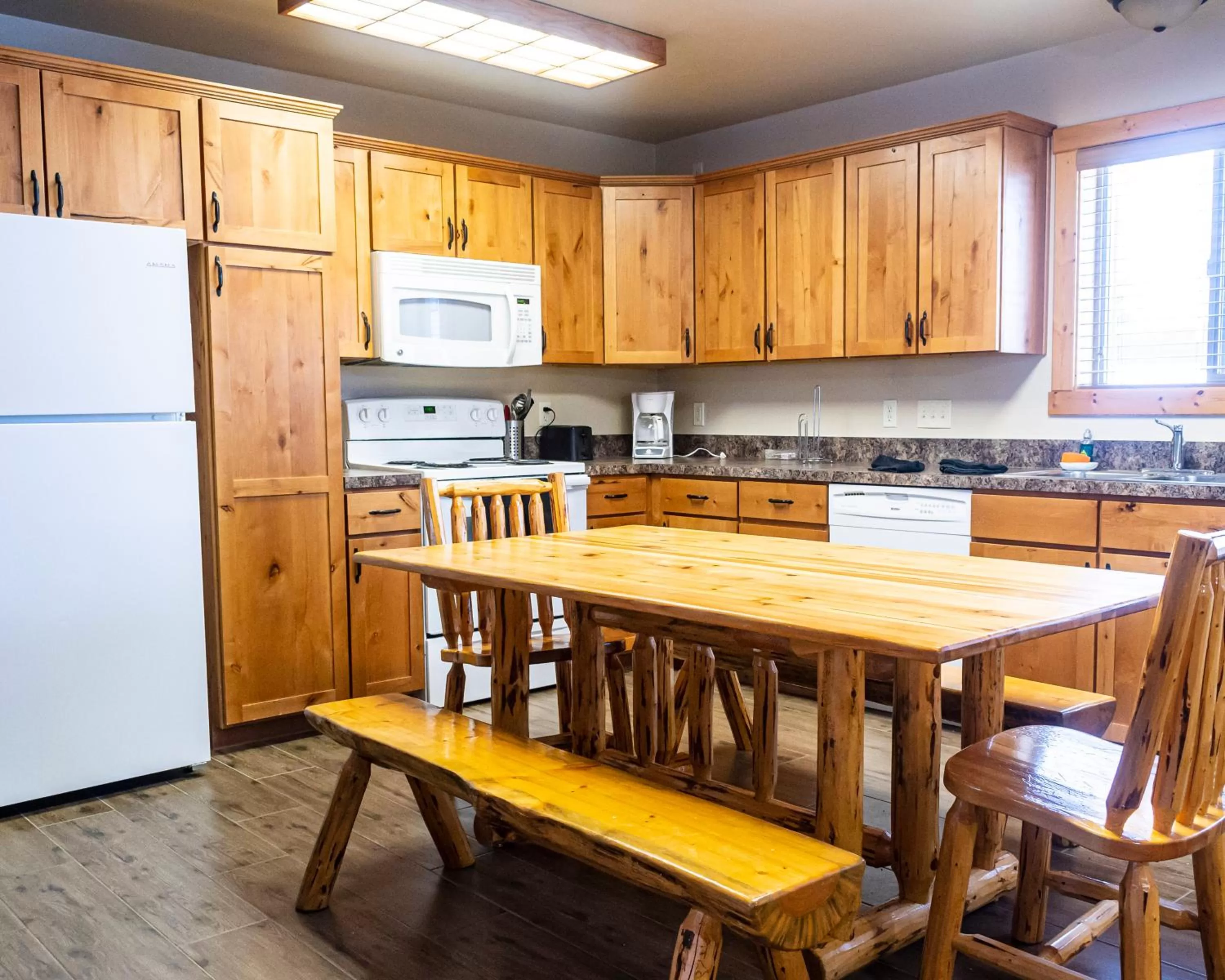 Kitchen or kitchenette in Sawtelle Mountain Resort