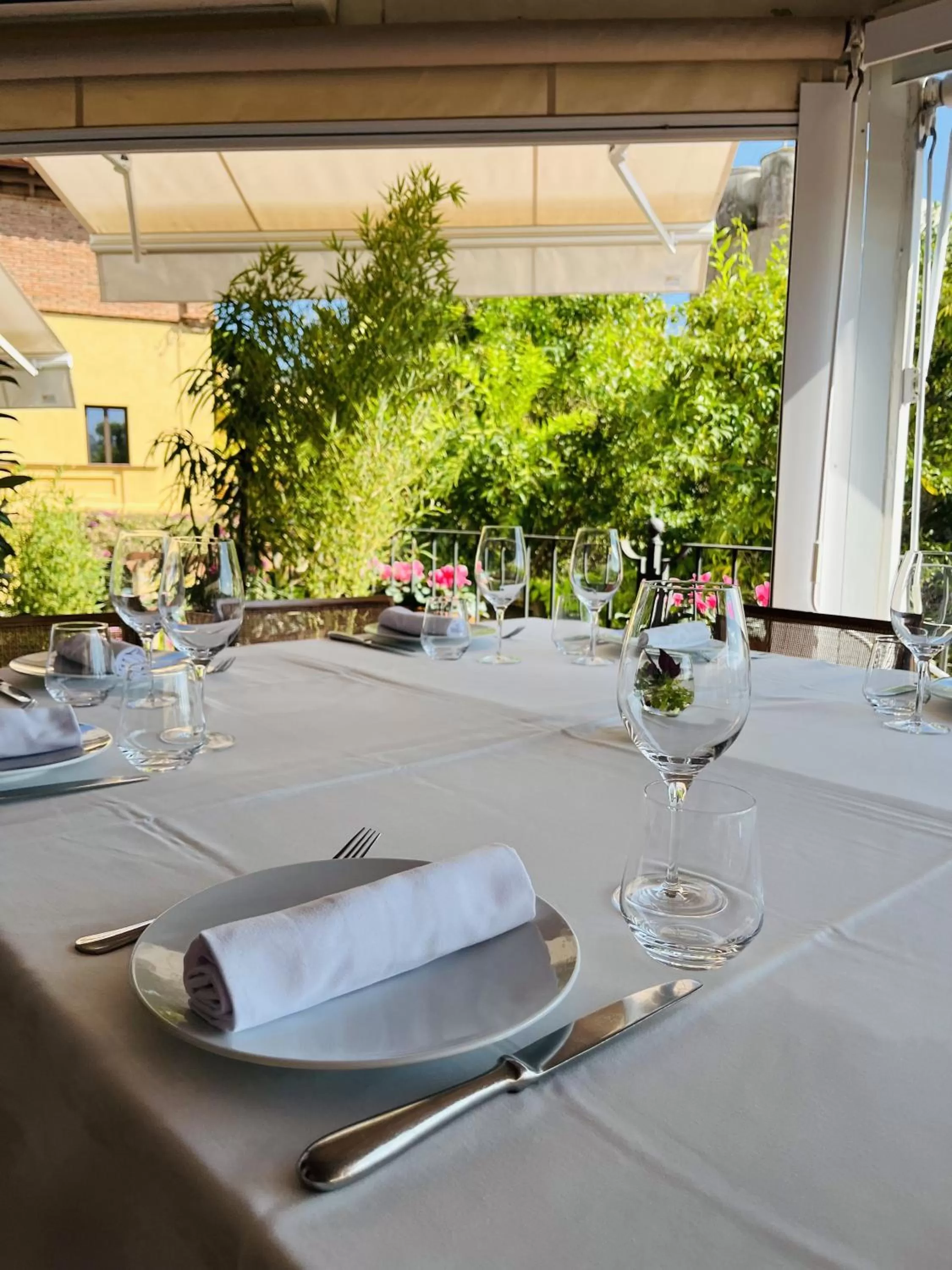 Restaurant/places to eat in Hostal de la Plaça - Hotel Boutique