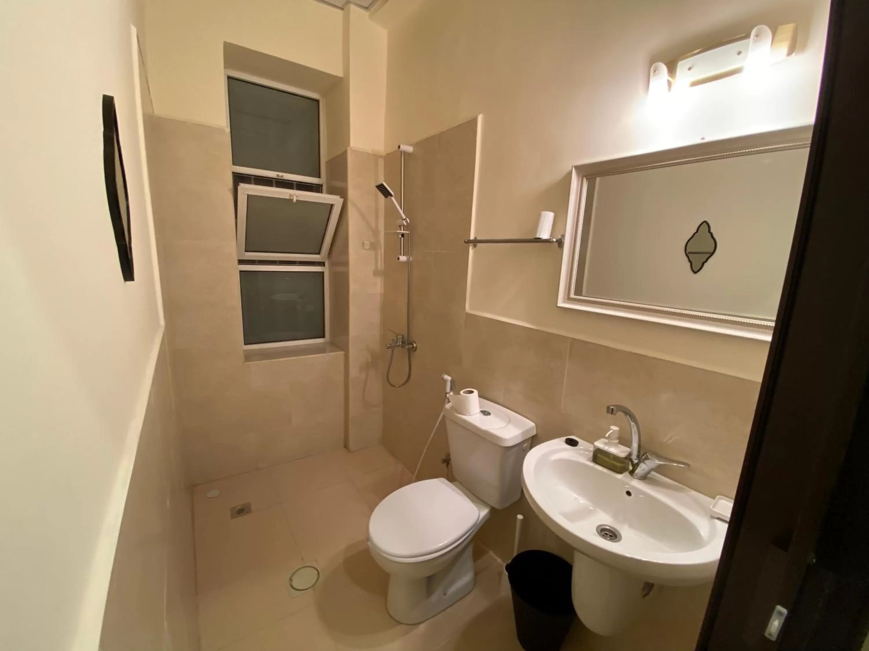 Shower in City Citadel Hotel,Amman