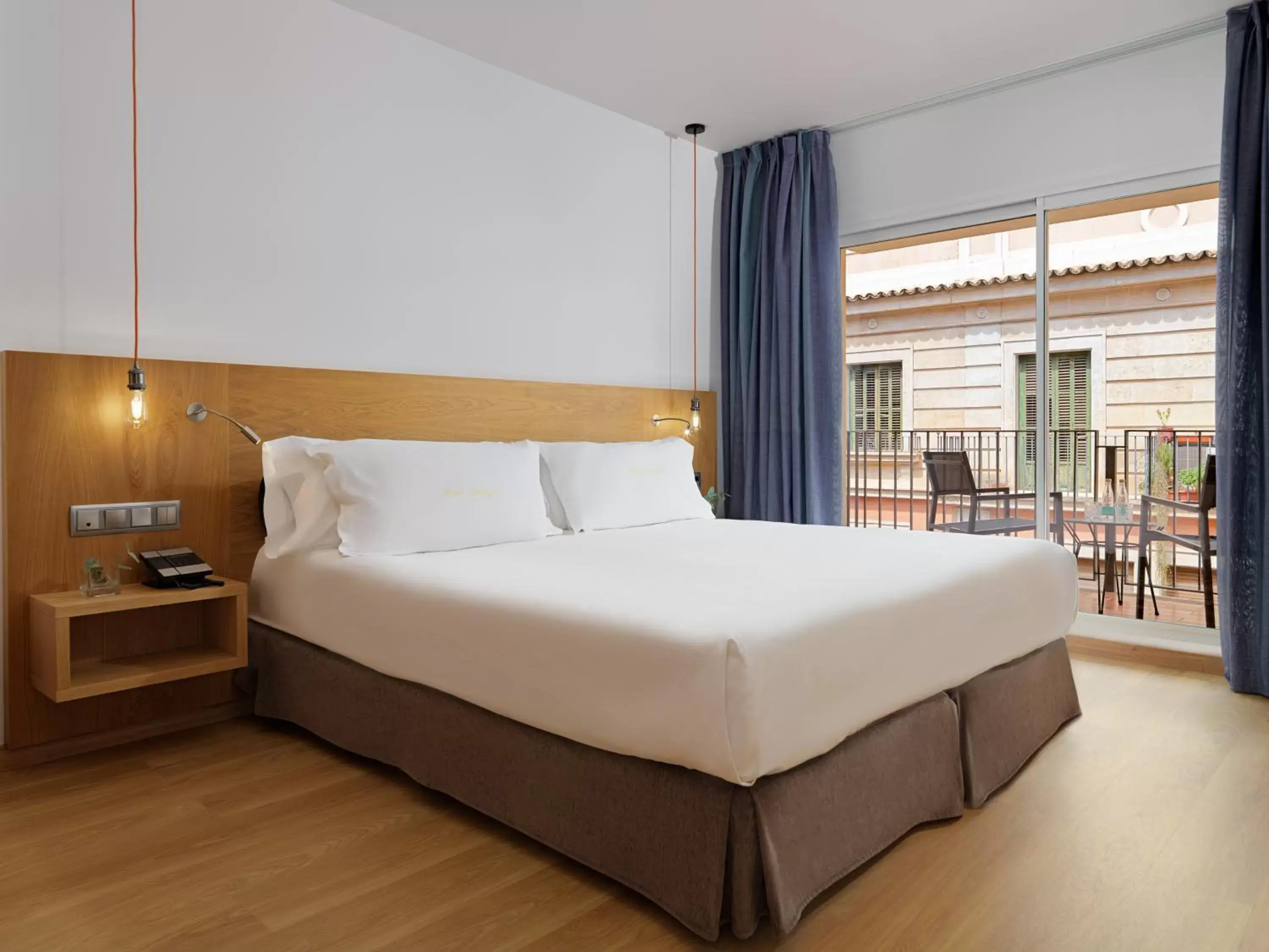 Bed in Hotel Saratoga