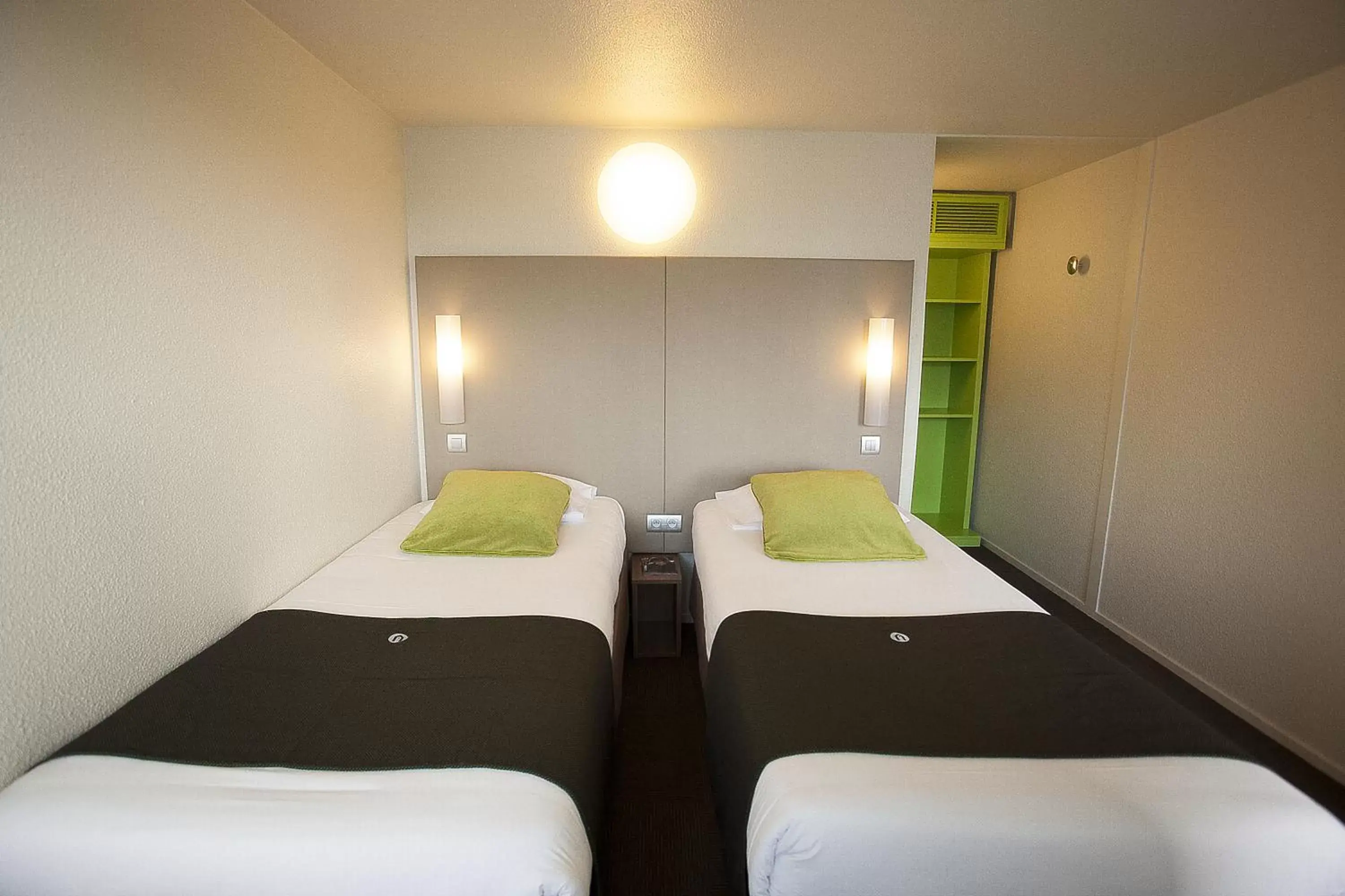 Bedroom, Bed in Hôtel Campanile Strasbourg Aéroport Lingolsheim