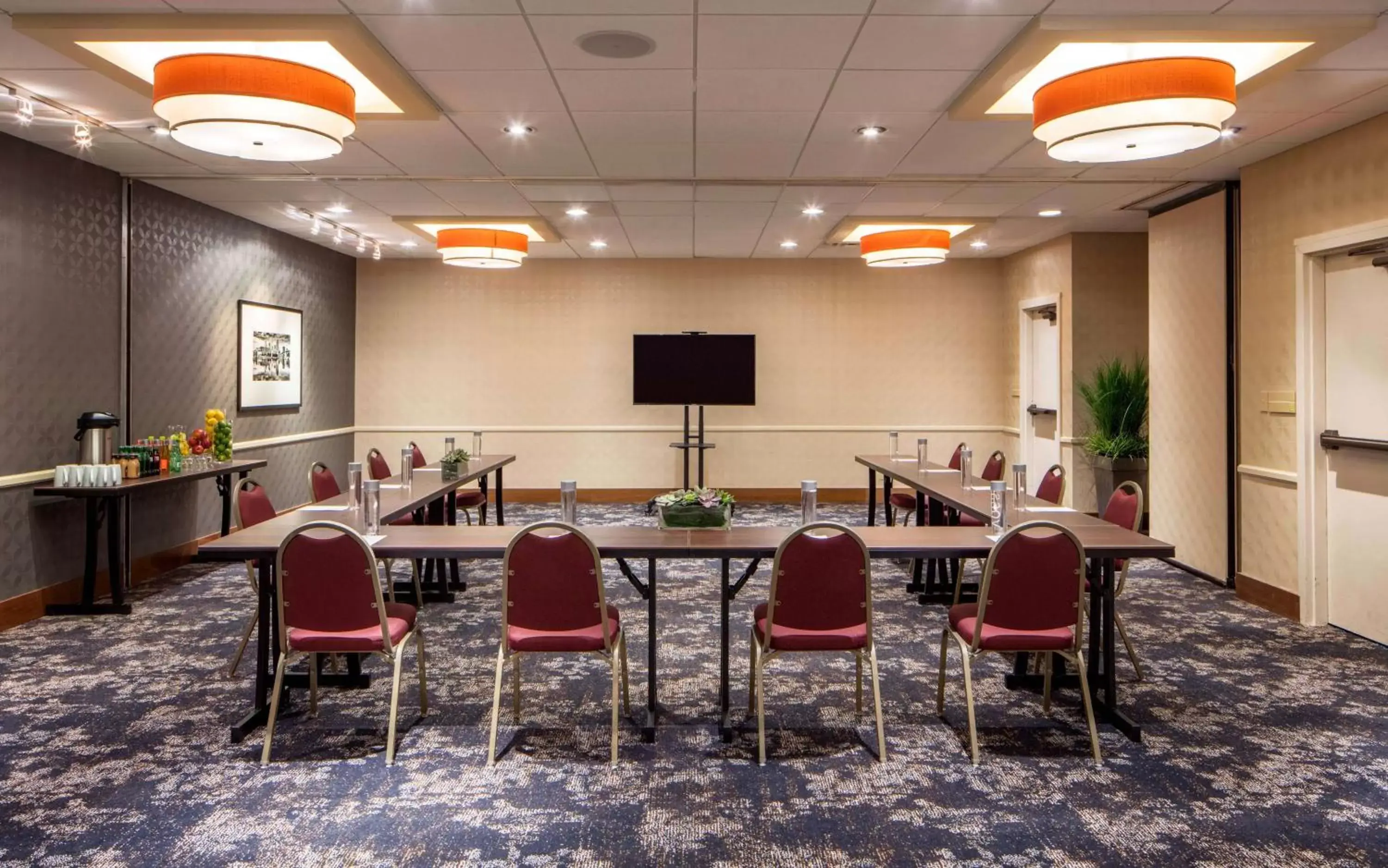 Meeting/conference room in DoubleTree Suites by Hilton Minneapolis Downtown