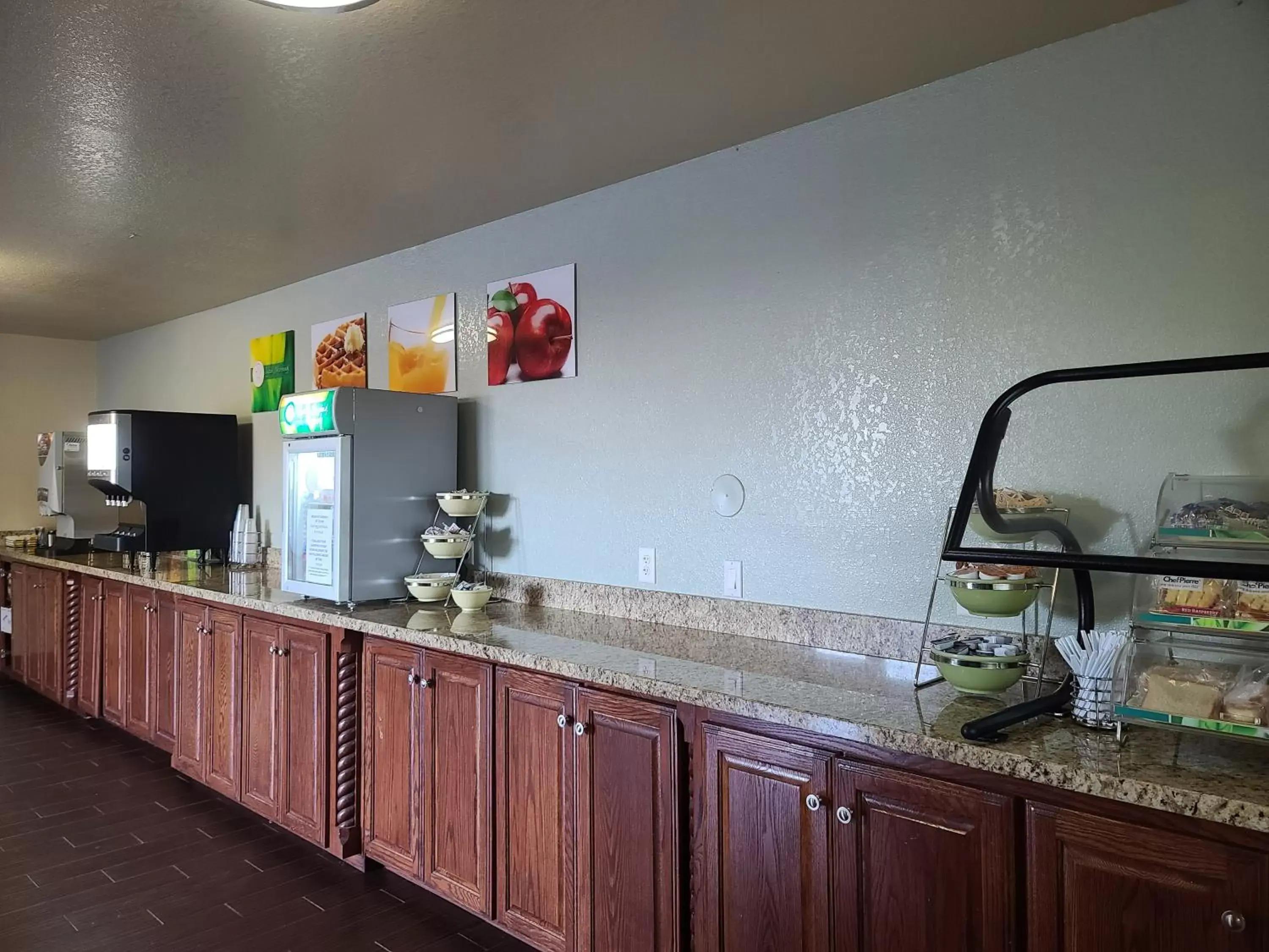 Breakfast in Quality Inn Alpine Breakfast in Quality Inn Alpine