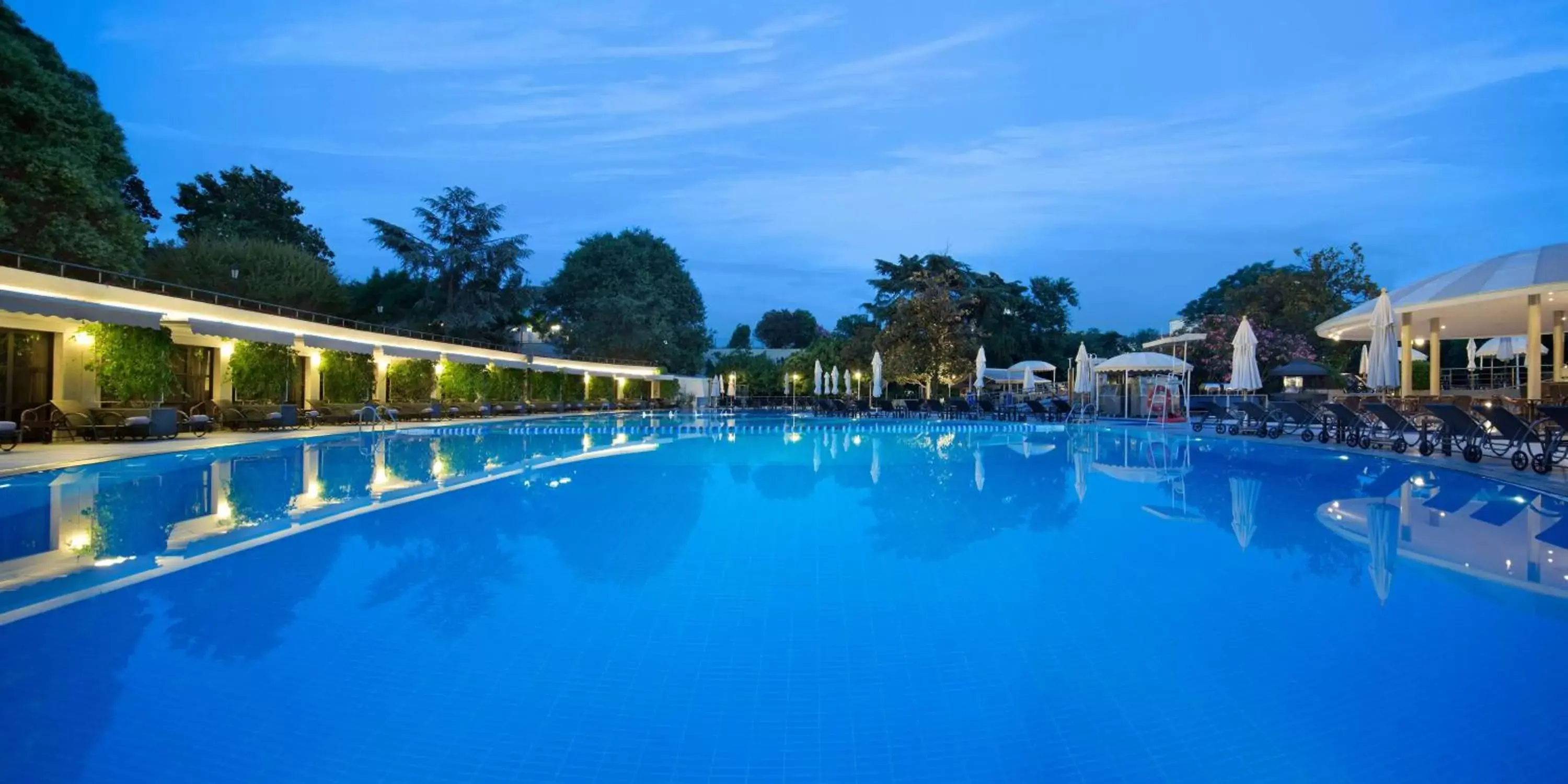 Pool view, Swimming Pool in Hilton Istanbul Bosphorus