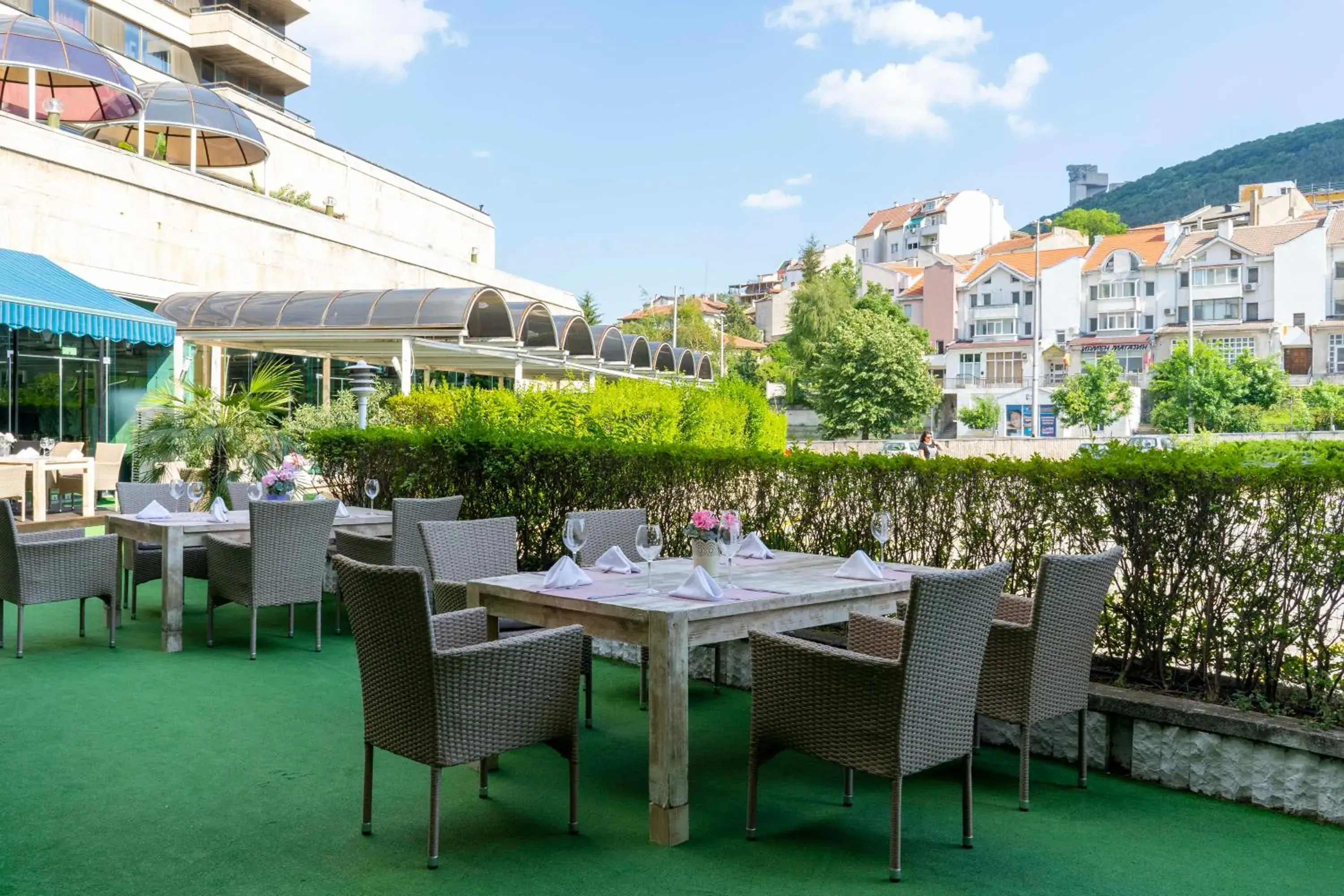 Garden, Restaurant/Places to Eat in Grand Hotel Shumen