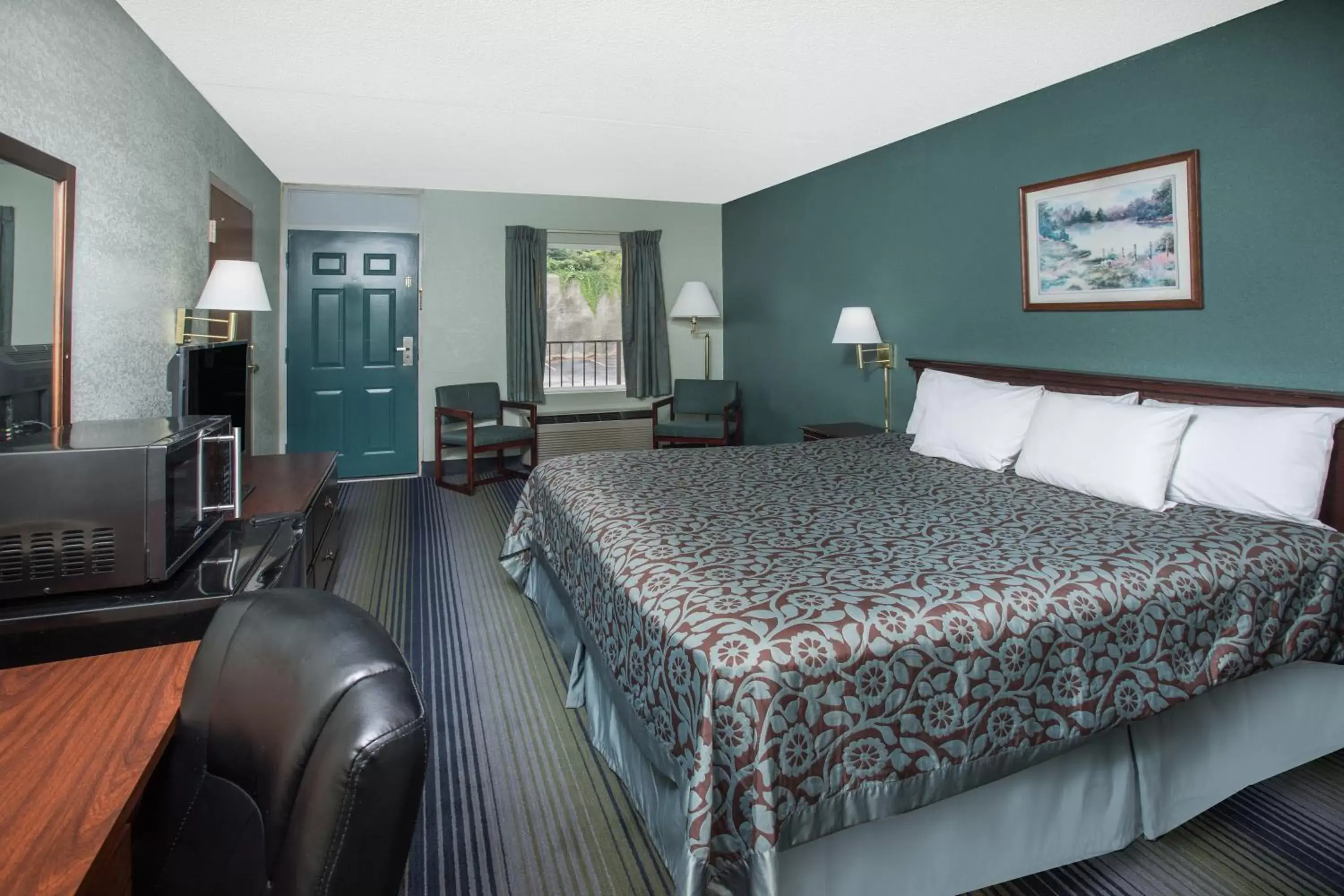 Photo of the whole room in Days Inn by Wyndham Harrison Photo of the whole room in Days Inn by Wyndham Harrison