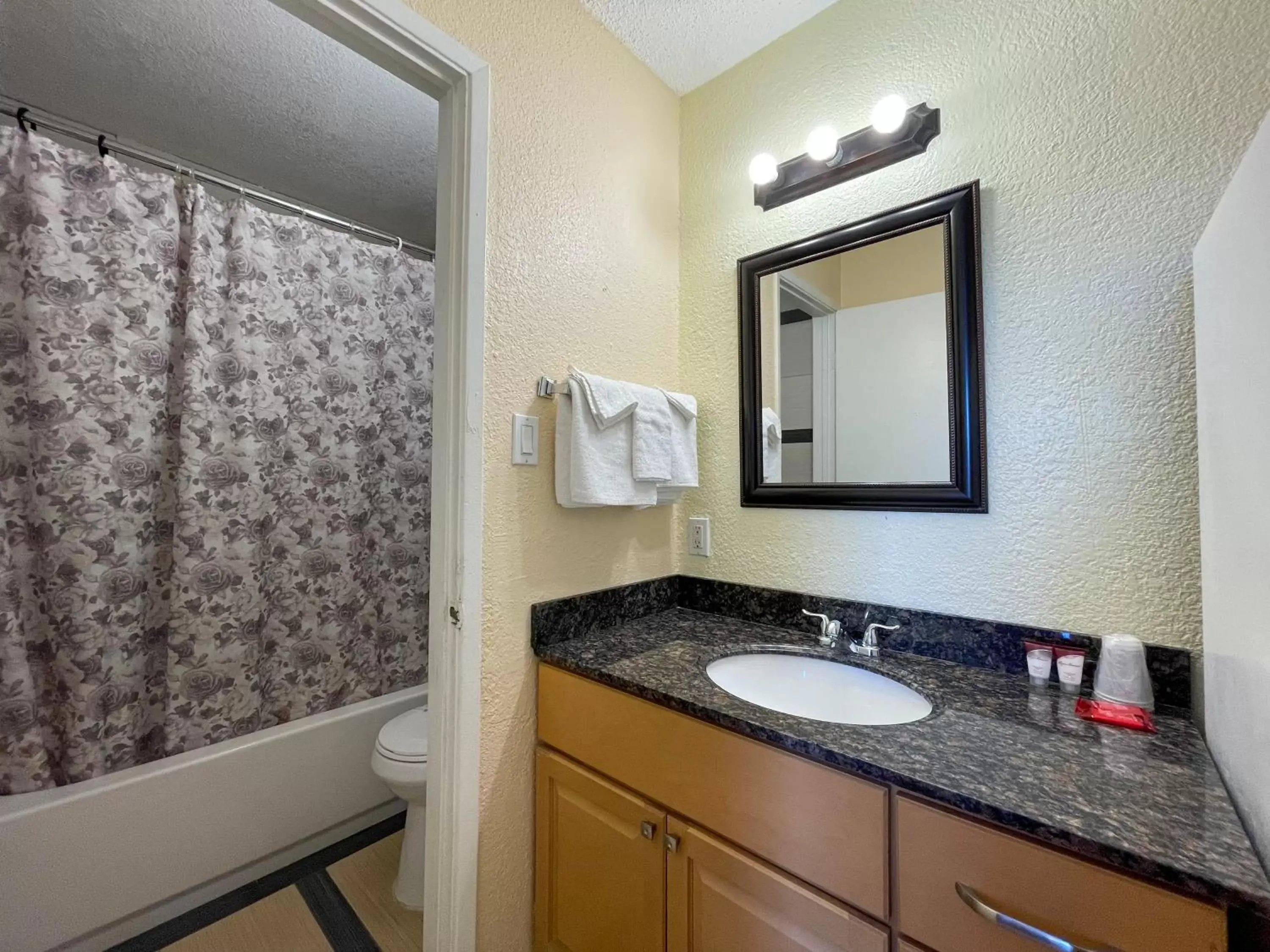 Bathroom in Motel 7 - Near Six Flags, Vallejo - Napa Valley