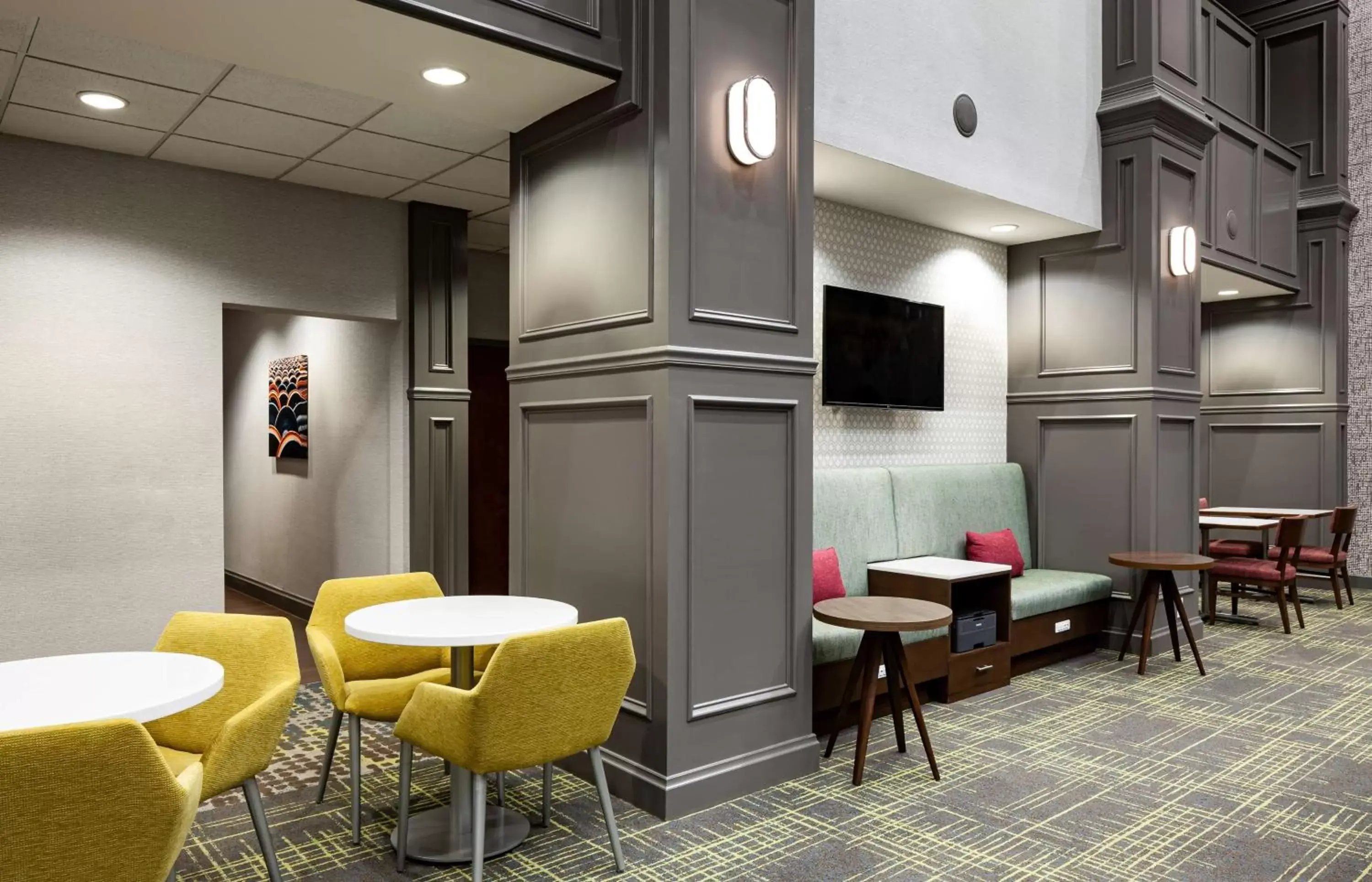 Lobby or reception, Lounge/Bar in Hampton Inn & Suites Texarkana