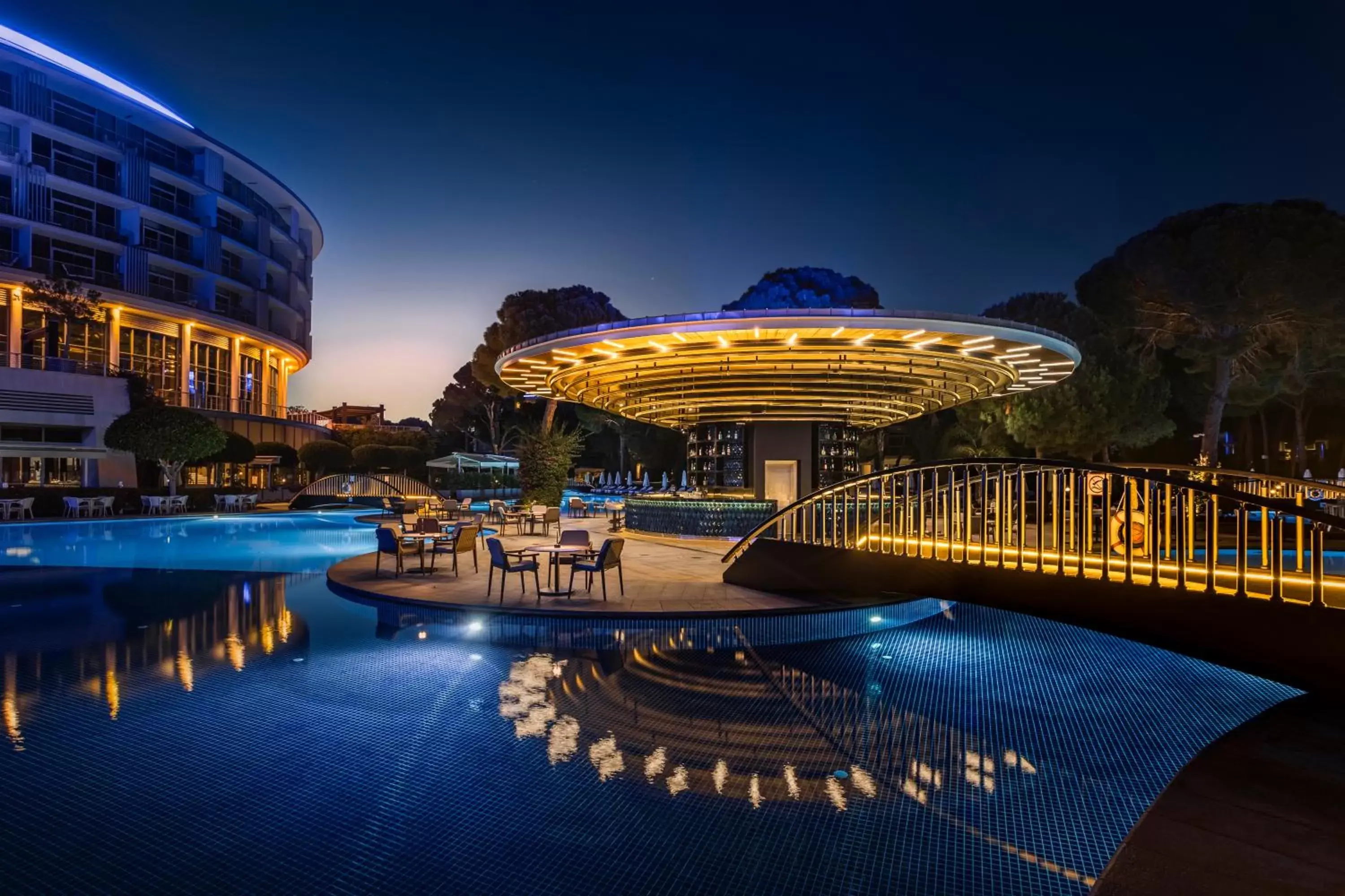 Lounge or bar, Swimming Pool in Calista Luxury Resort