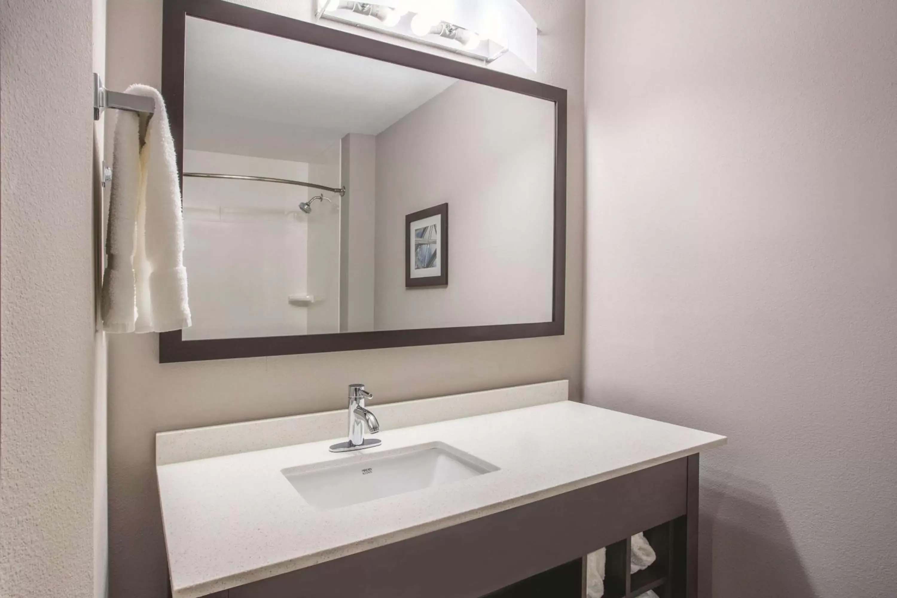 Photo of the whole room, Bathroom in La Quinta by Wyndham Cullman